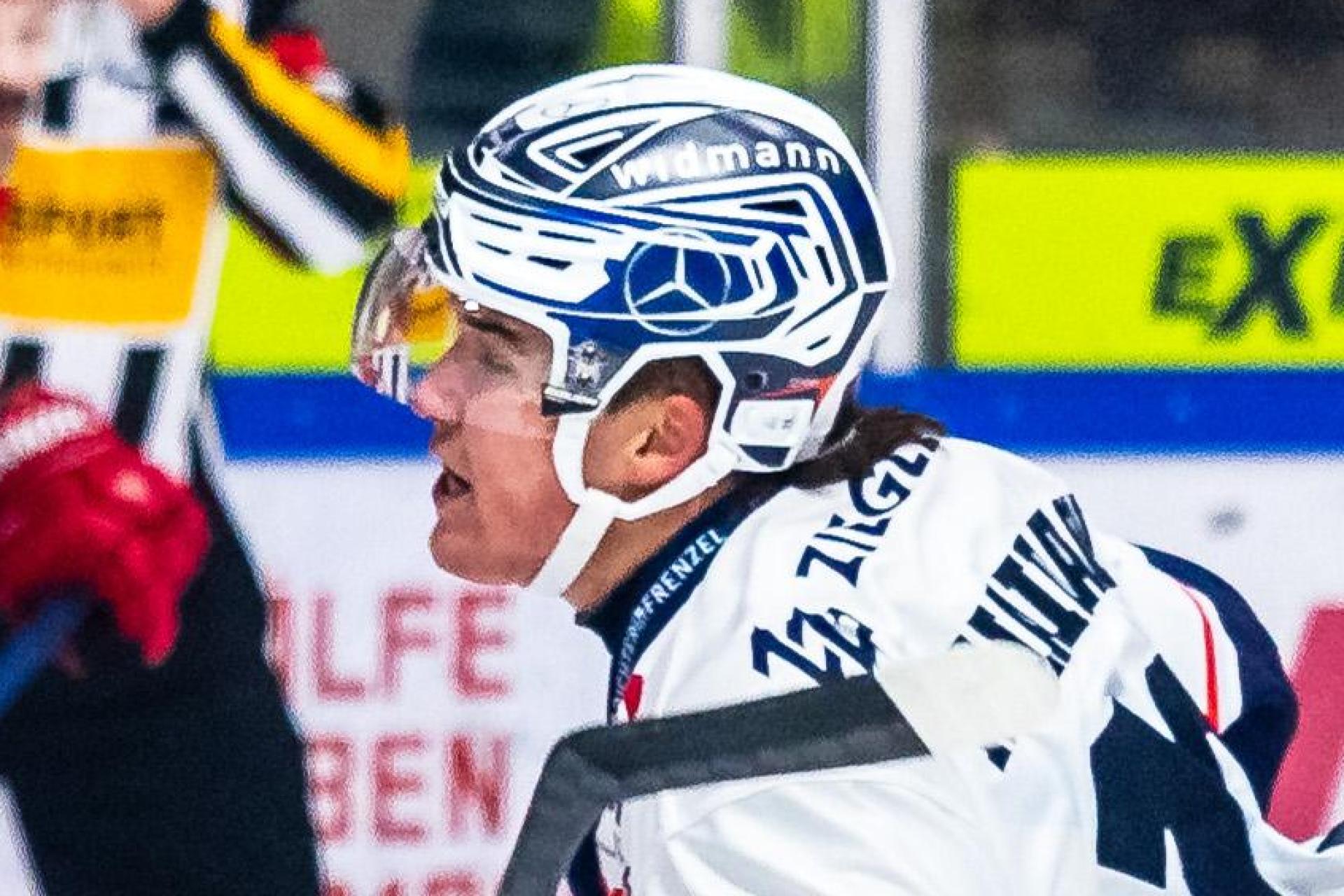 Marat Khaidarov (rechts) trifft in dieser Szene zum ersten Mal im Trikot der Blue Devils Weiden zur zwischenzeitlichen 3:1-Führung. (Bild: Tobias Neubert)