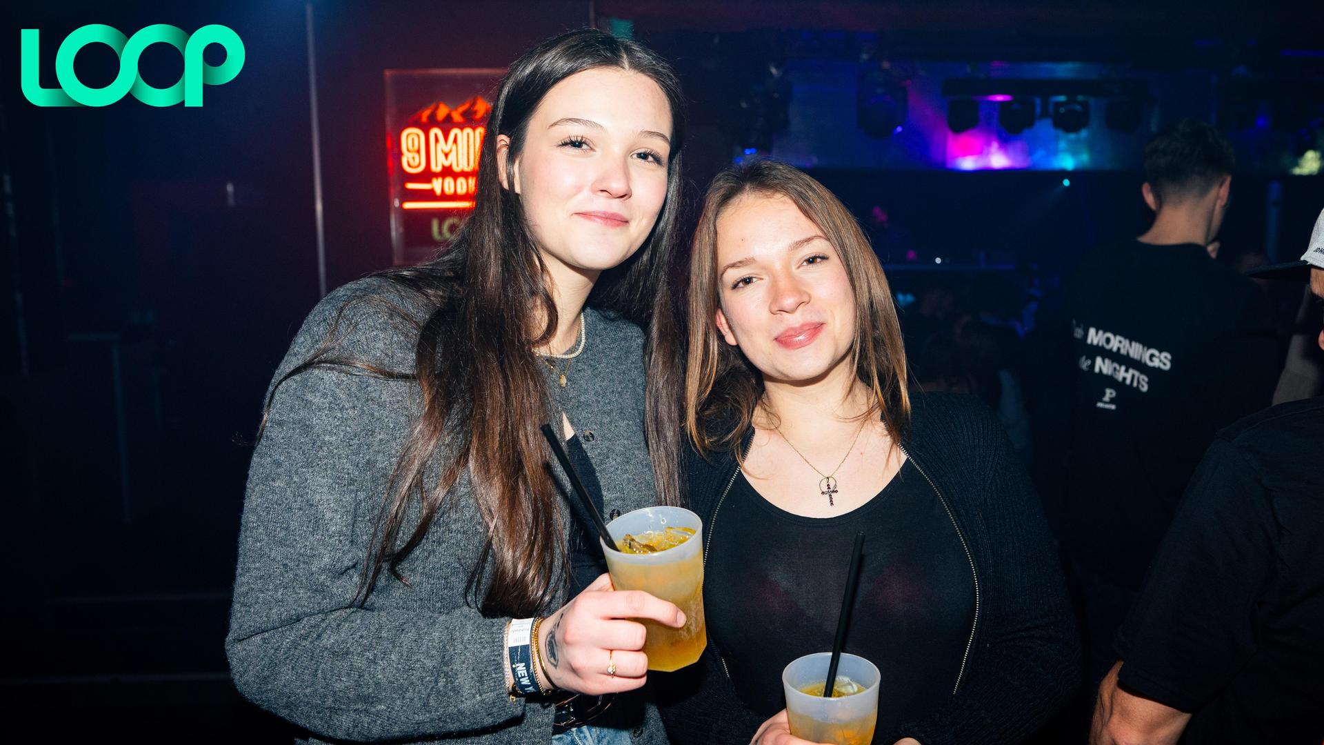 „Dark Glamour New Years Party”: Das war das Motto bei der Party am Freitag im Loop Weiden. (Bild: Hannes Stock)