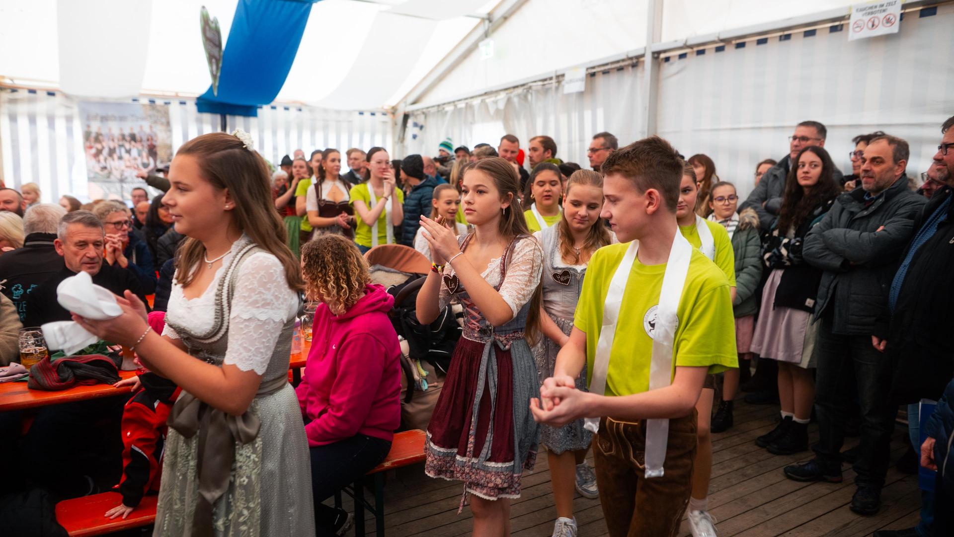 Auch am Sonntag habt ihr auf der Kirwa in Weiherhammer gefeiert. (Bild: Hannes Stock)