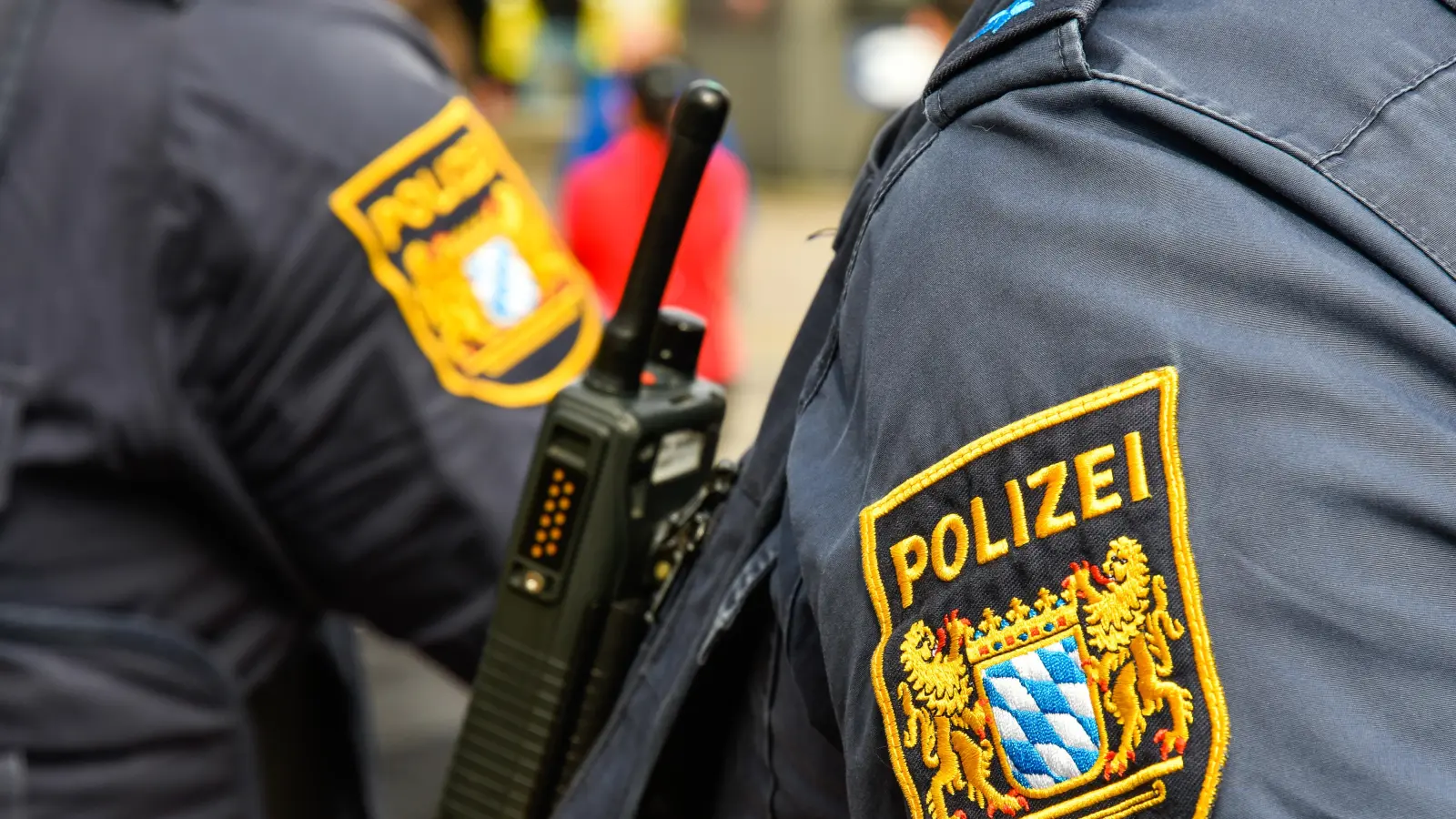 Die Polizeiinspektion Eschenbach sucht Zeugen, die die Sachbeschädigung auf einer Streuobstwiese beobachtet haben. (Symbolbild: Petra Hartl)