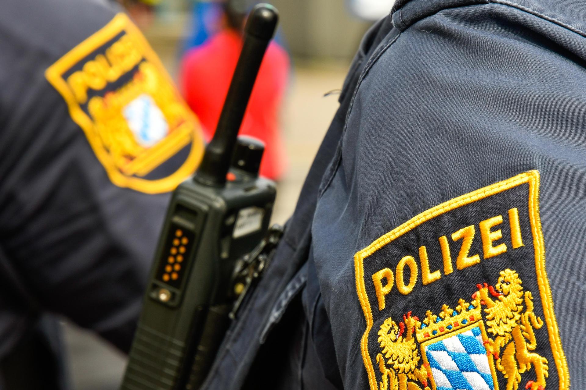 Die Polizeiinspektion Neustadt/WN ermittelt gegen eine Frau, die das Auto ihres Ex-Partners absichtlich beschädigt haben soll.  (Bild: Petra Hartl)