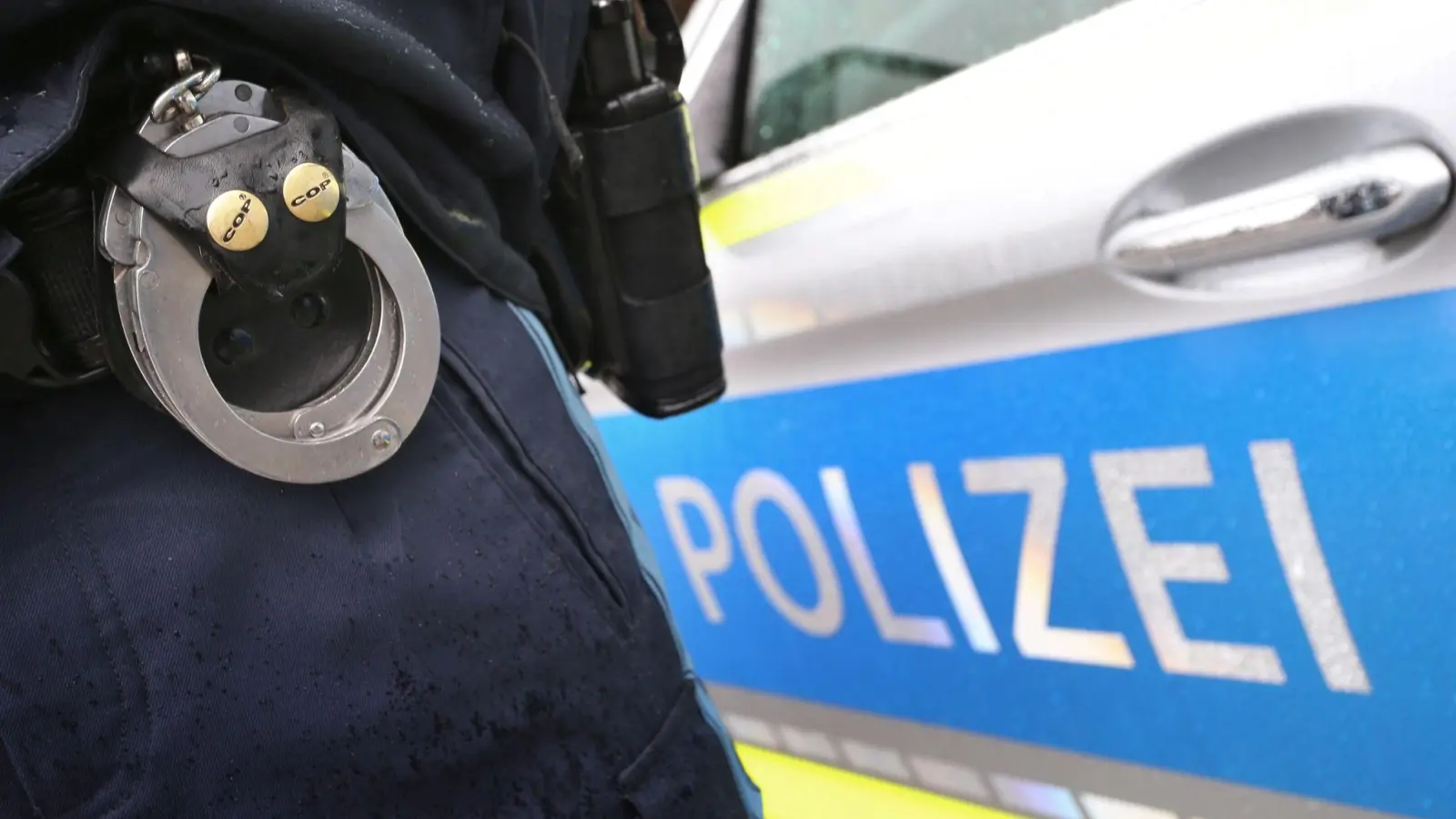 5.000 Euro Belohnung gibt es für Hinweise, die zur Ergreifung der Täter führen, die in Postbauer-Heng an einer versuchten Tötung beteiligt waren.  (Symbolbild: Karl-Josef Hildenbrand/dpa)