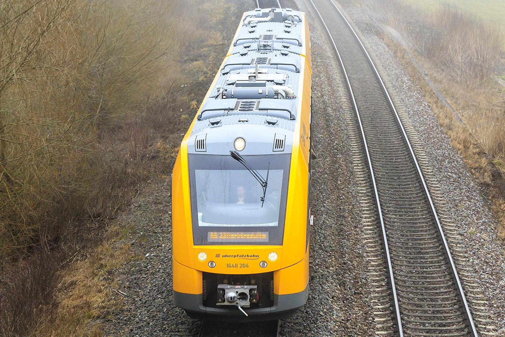 Aufgrund von Bauarbeiten der DB InfraGO AG kommt es vom 26. September bis zum 10. Oktober, zu Einschränkungen im Zugverkehr zwischen Schwandorf und Weiden. (Archivbild: Hösamer)