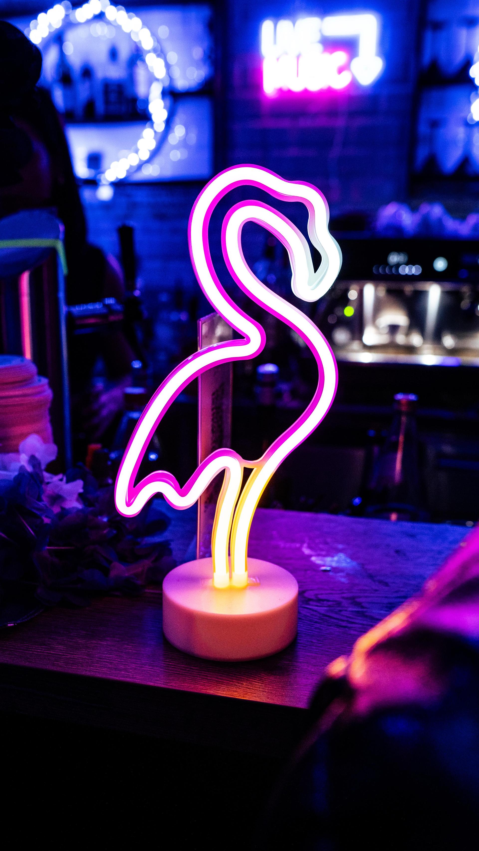 „Neon Beach Night” war das Motto bei der Party am Samstag in der SantoRino-Bar. (Bild: Hannes Stock)