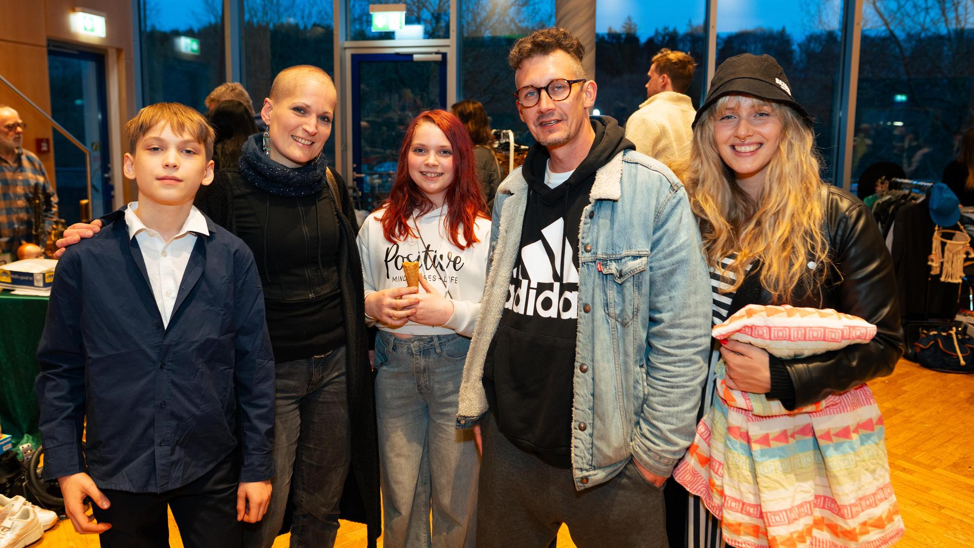 Beim Nachtflohmarkt am Freitag in Neustadt/WN herrschte bis 22 Uhr reges Treiben. (Bild: Hannes Stock)