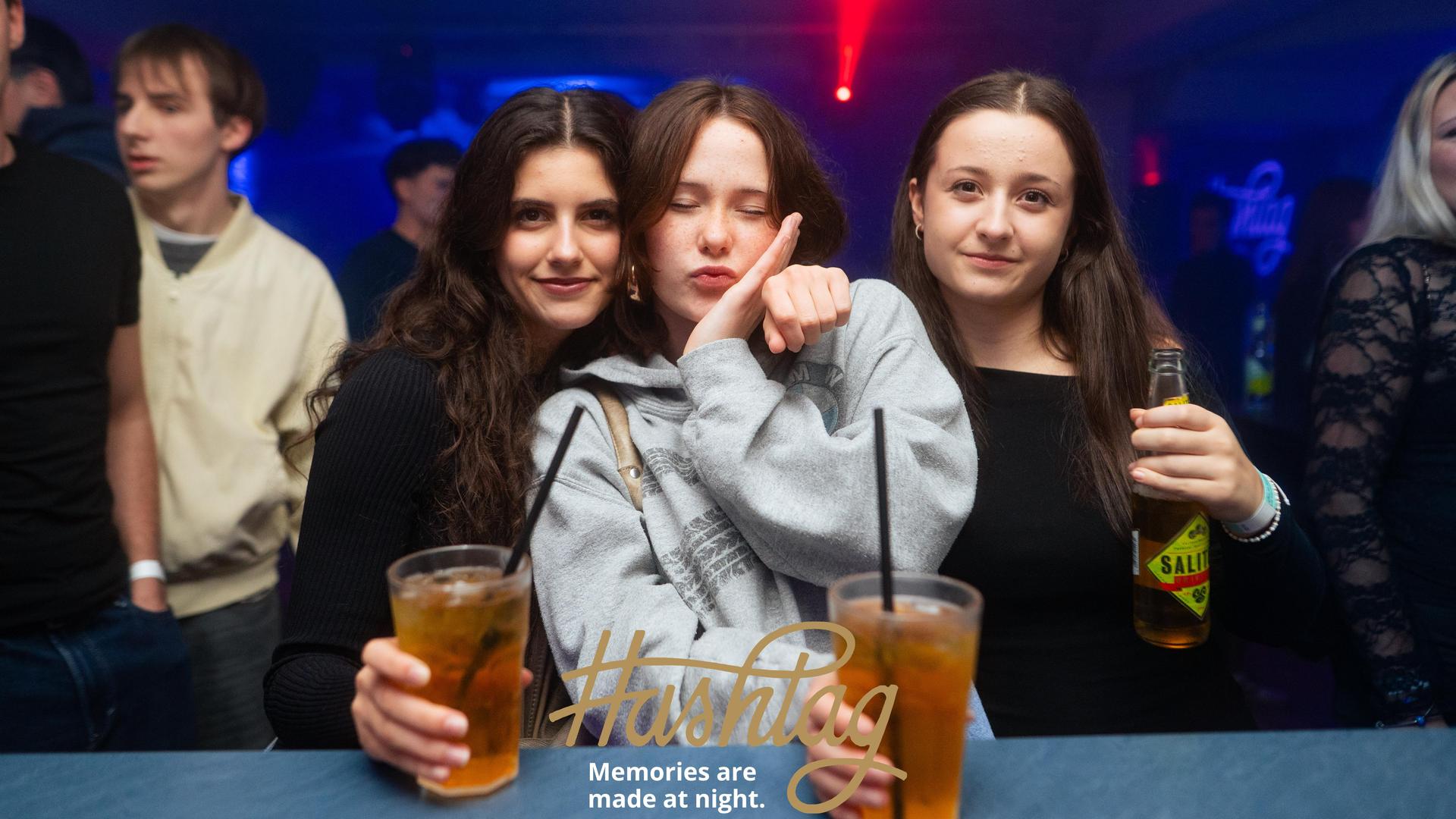 Am Dienstag wurde im Hashtag die Abgabe der Seminararbeiten gefeiert.  (Bild: Hannes Stock)