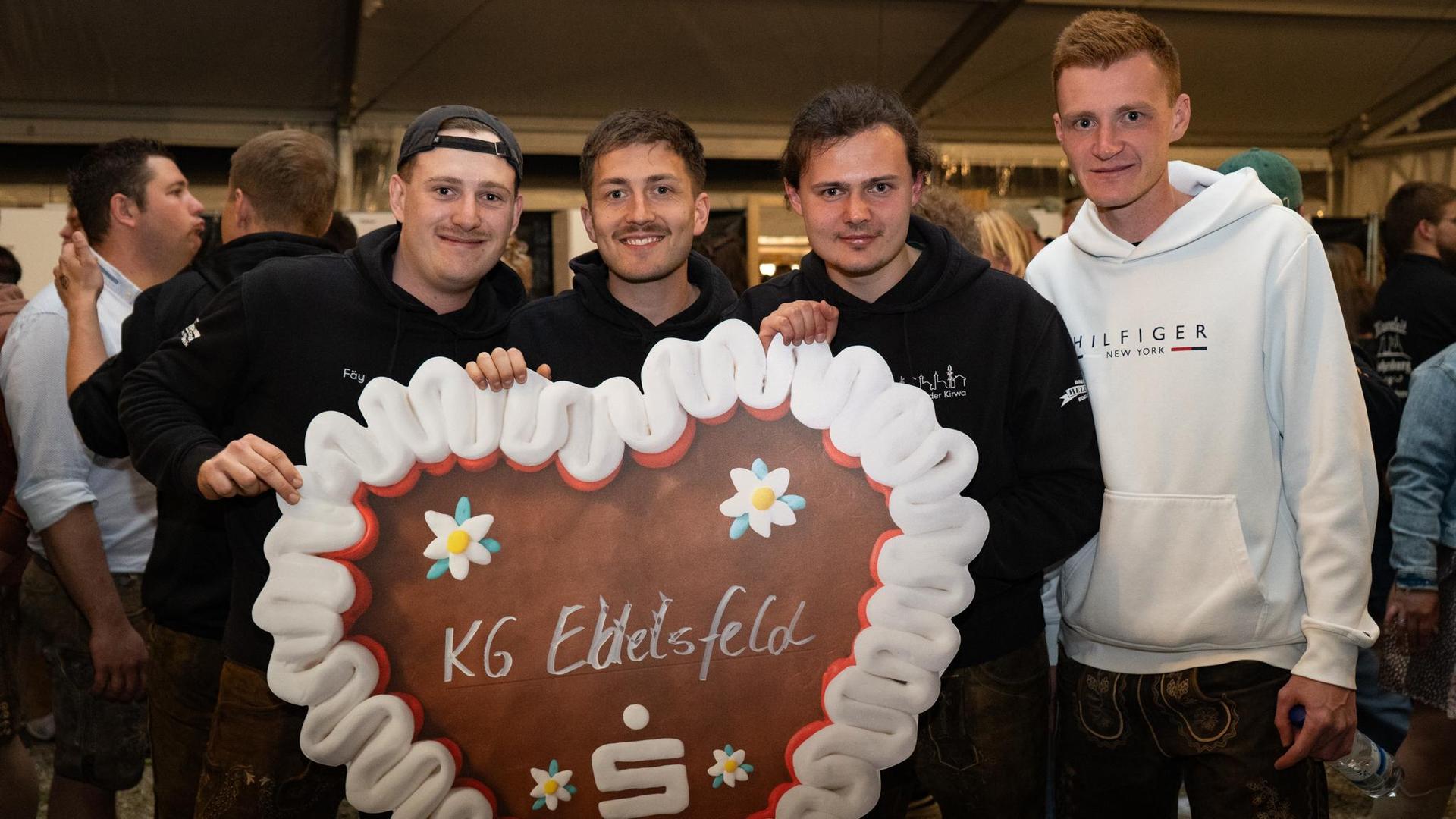 Je später der Abend, desto schöner die Gäste auf dem KKWU. (Bild: knz)