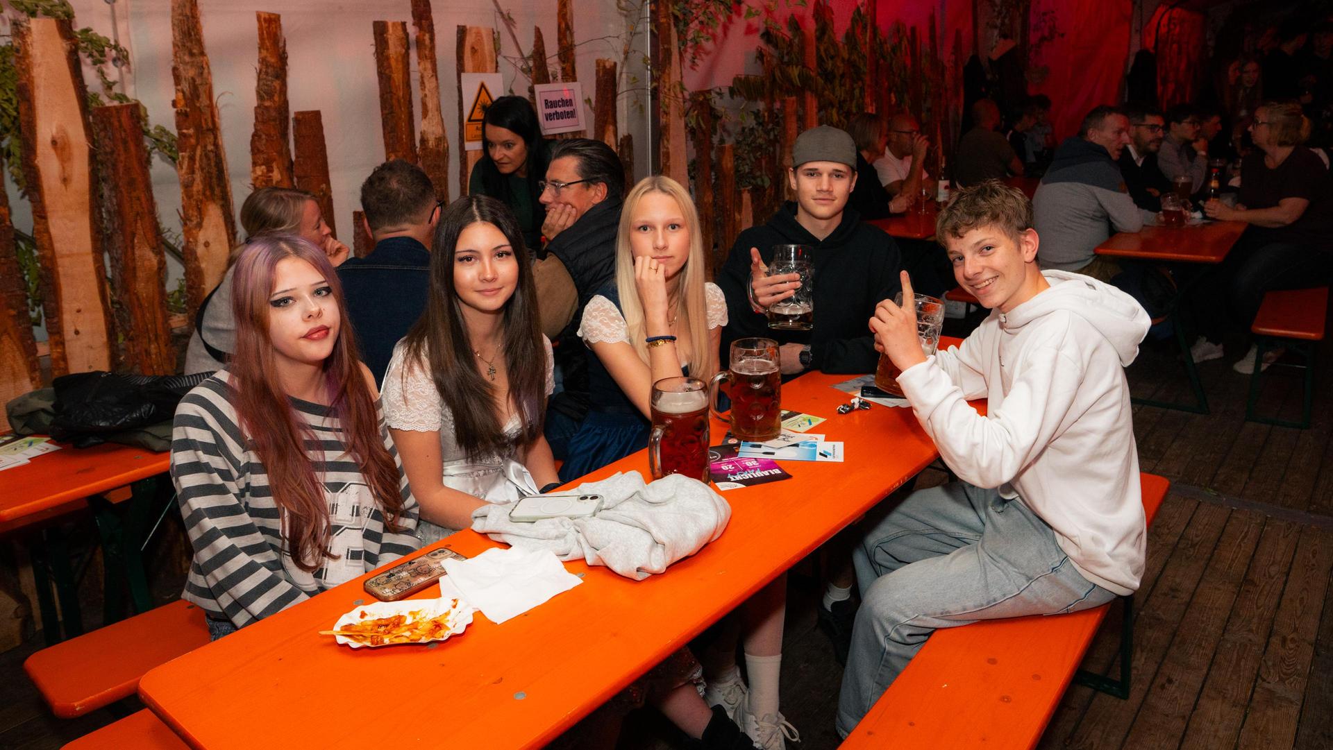 Die Störnsteiner Kirwa am Samstagabend.  (Bild: Hannes Stock)