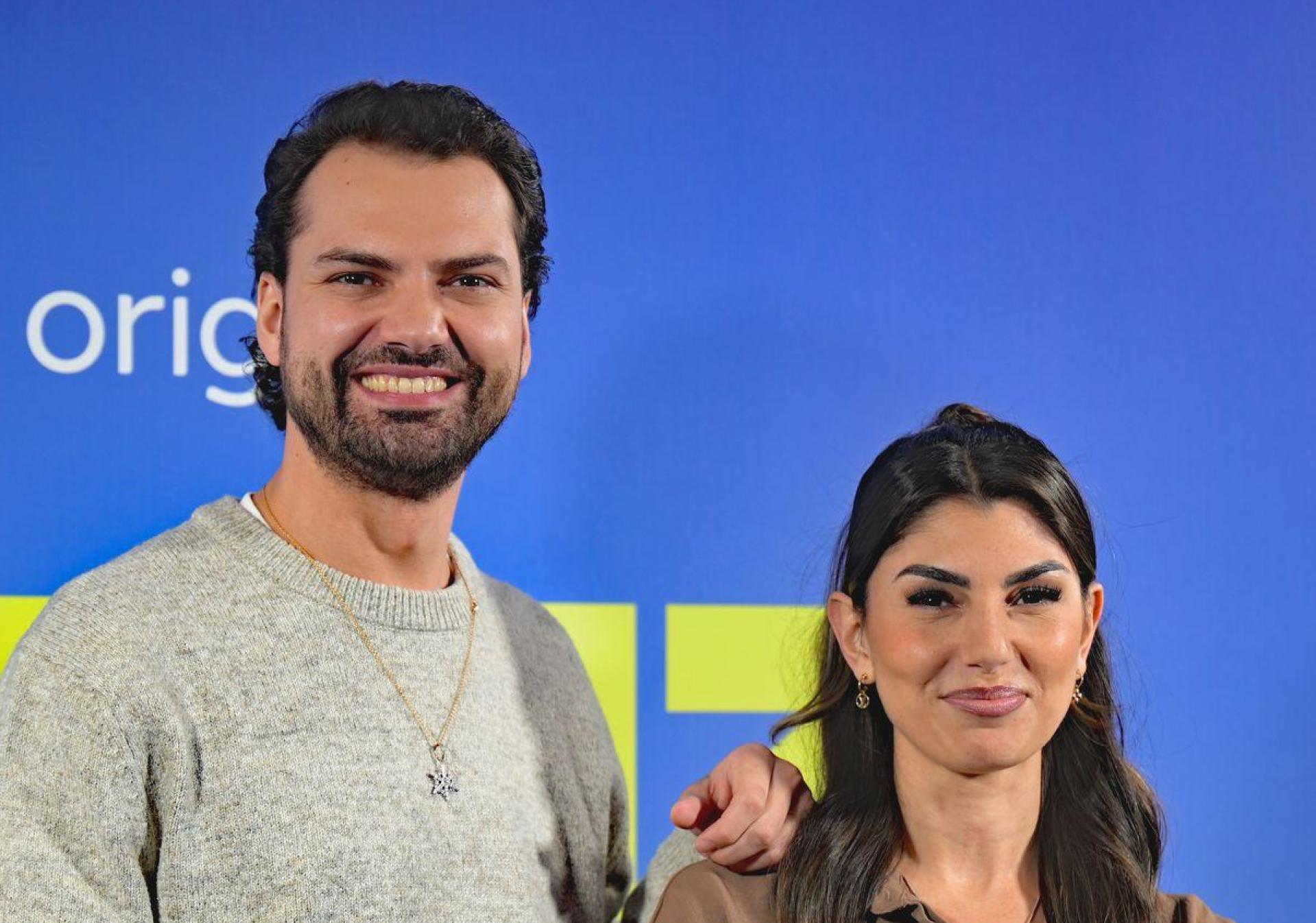 Sind beide bald ganz privat zu sehen in einer Doku-Serie: Yeliz Koç (r) und Jimi Blue Ochsenknecht. (Bild: Malin Wunderlich/dpa)