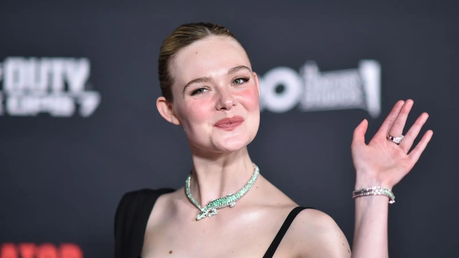 Elle Fanning bei der Premiere des Films. (Bild: Richard Shotwell/Invision/AP/dpa)