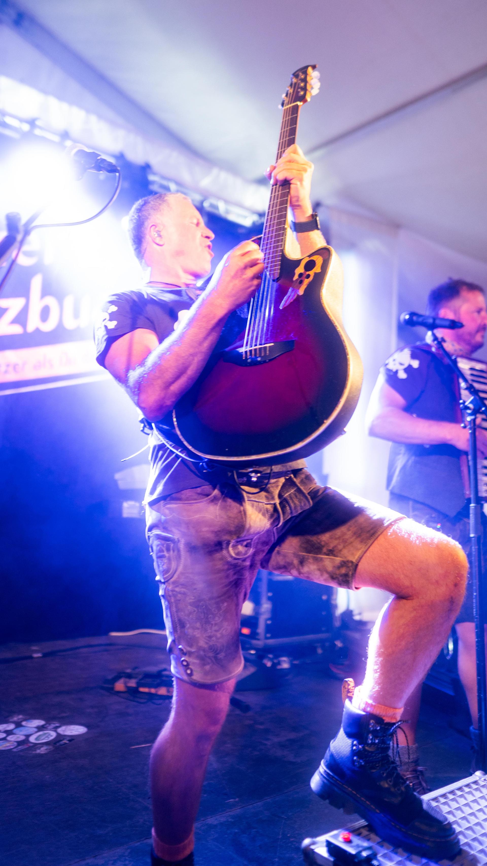 Wernberg feiert Kirwa, die Stoapfälzer Spitzbuam liefern die Musik zum Fest. (Bild: Hannes Stock)