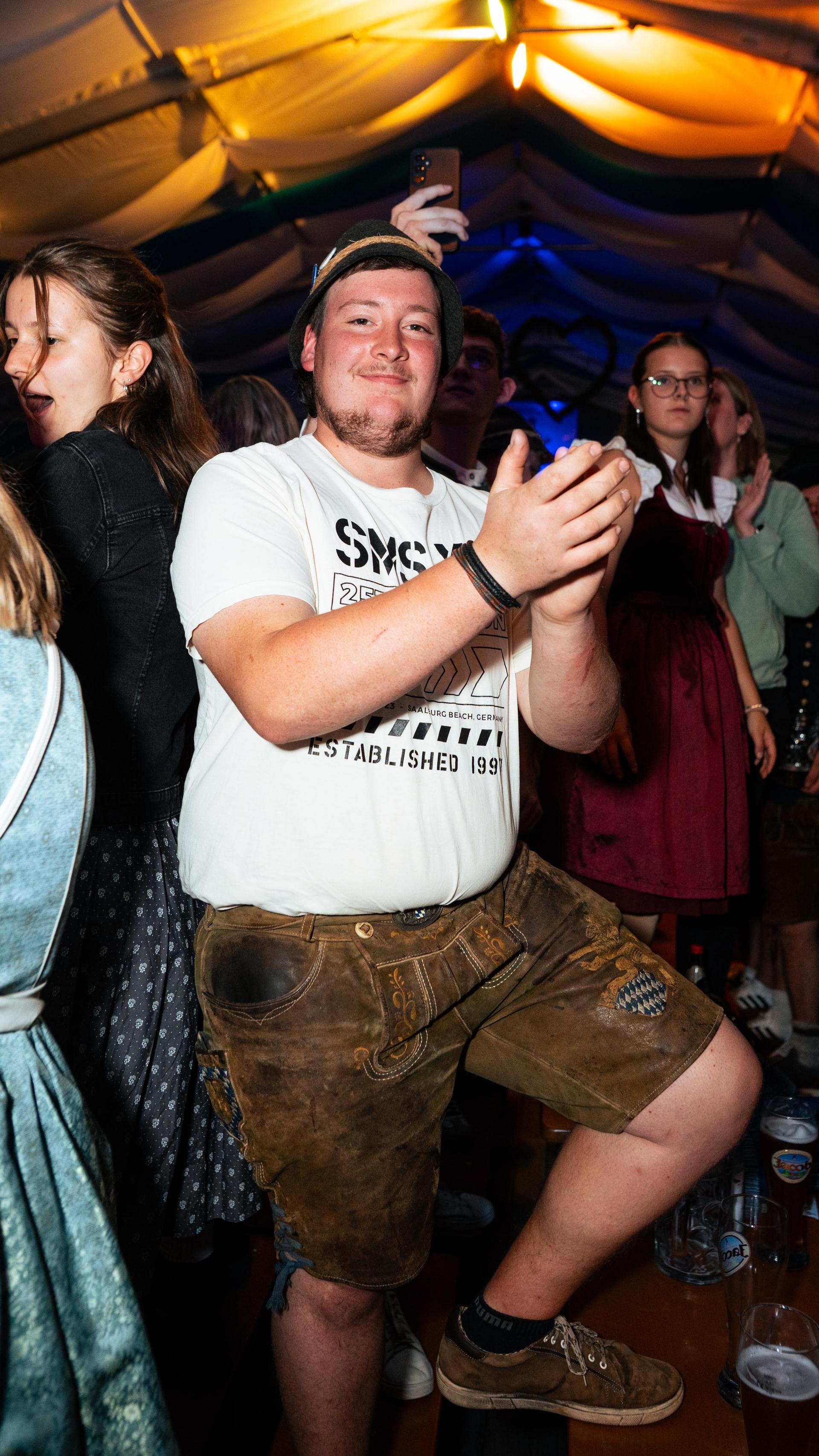 Sonntagabend auf der Pfreimder Kirwa. (Bild: Hannes Stock)