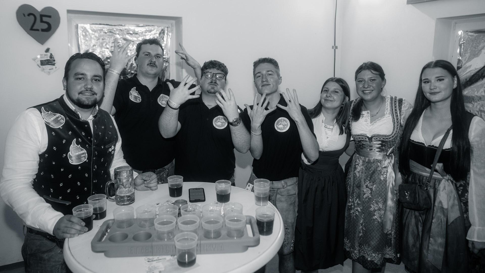 Beim Kirwa-Special der Etzenrichter Kirwa sorgte die Band „RUNDUMADUM” für Stimmung.  (Bild: Hannes Stock)