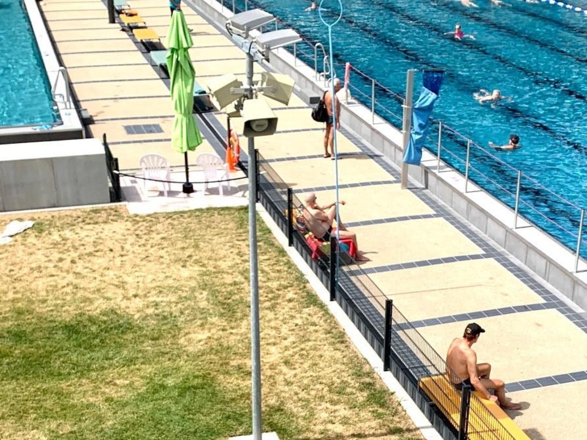Im Schätzerbad in Weiden lässt sich sommerliche Hitze gut aushalten. (Bild: Gabi Schönberger)