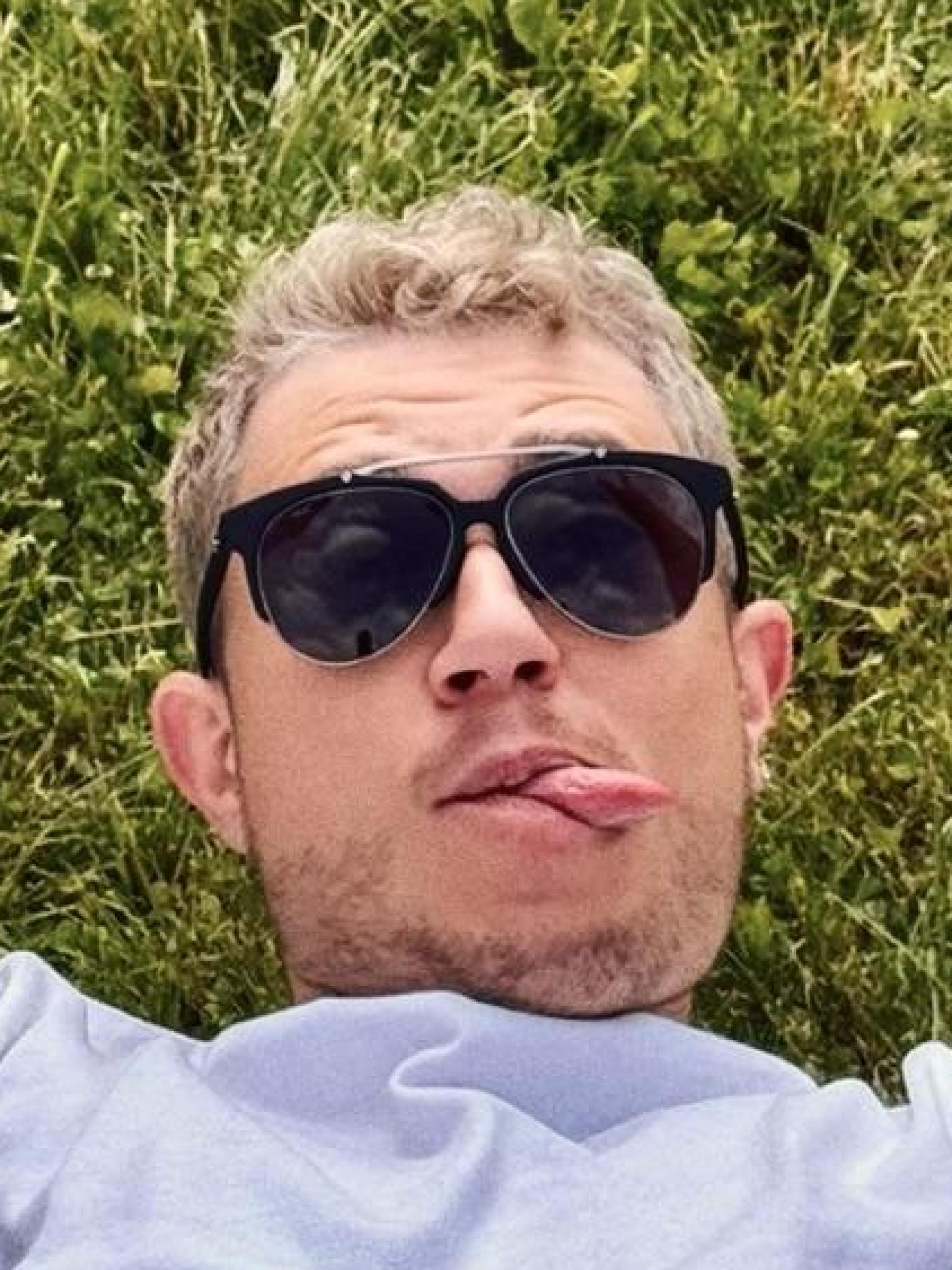 Bayerische Tattoos, weiß-blaue Badehose und ein Grinsen im Gesicht: Das ist Max Weidner. (Bild: Kevin Lauderlein)