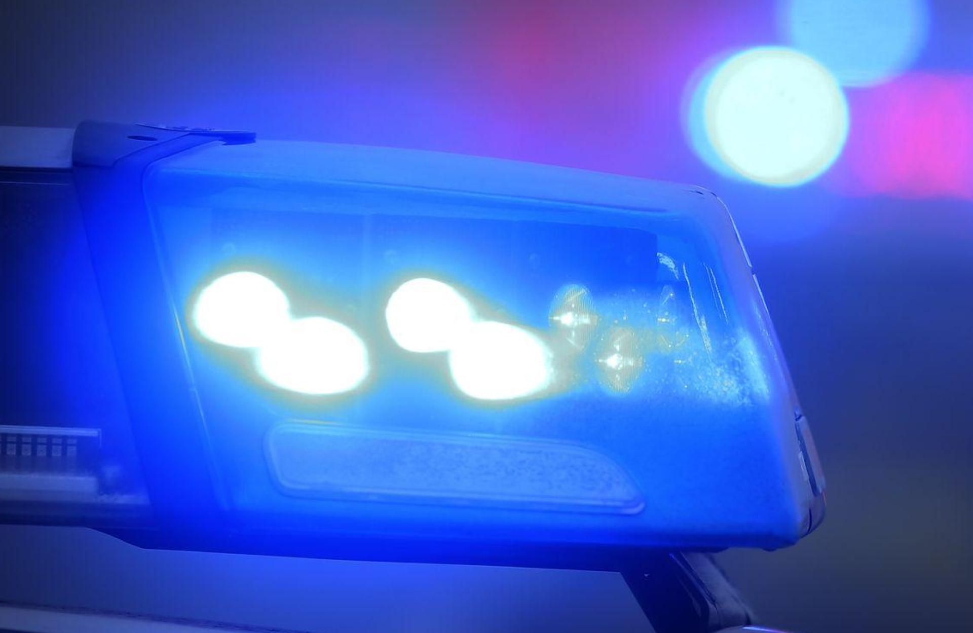 Die Polizei nahm den 14-Jährigen mit zur Dienststelle. (Symbolbild: Karl-Josef Hildenbrand/dpa)