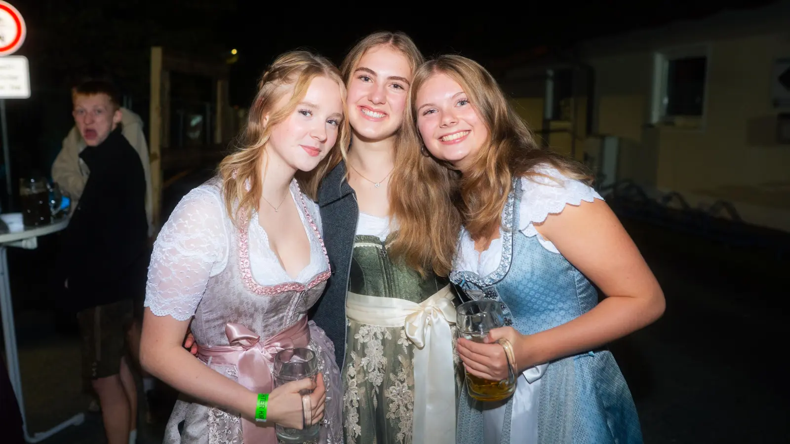 Beim Kirwa-Special der Etzenrichter Kirwa sorgte die Band „RUNDUMADUM” für Stimmung.  (Bild: Hannes Stock)