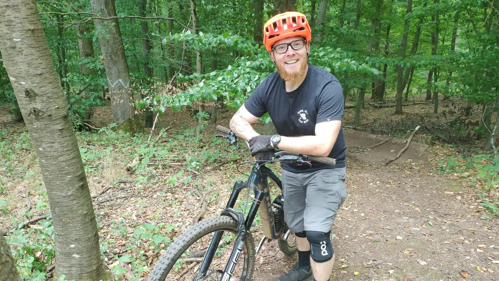 Janos Bredow will in Weiherhammer abseits vom Wald eine legale und naturnahe Strecke für Mountainbike fahrende Jugendliche schaffen. (Bild: ald)