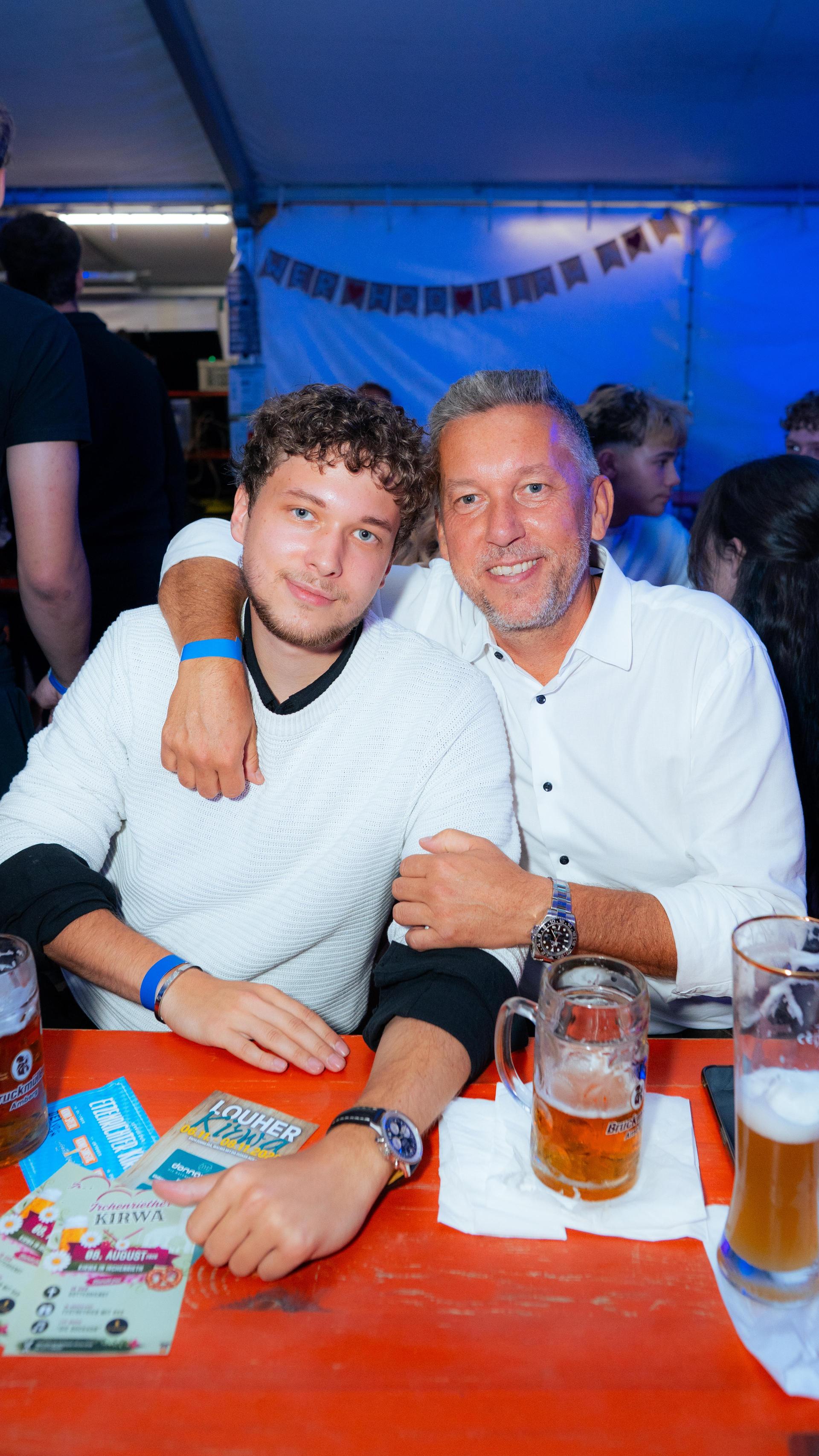 Gute Stimmung, volles Zelt und super Momentaufnahmen. (Bild: Hannes Stock)