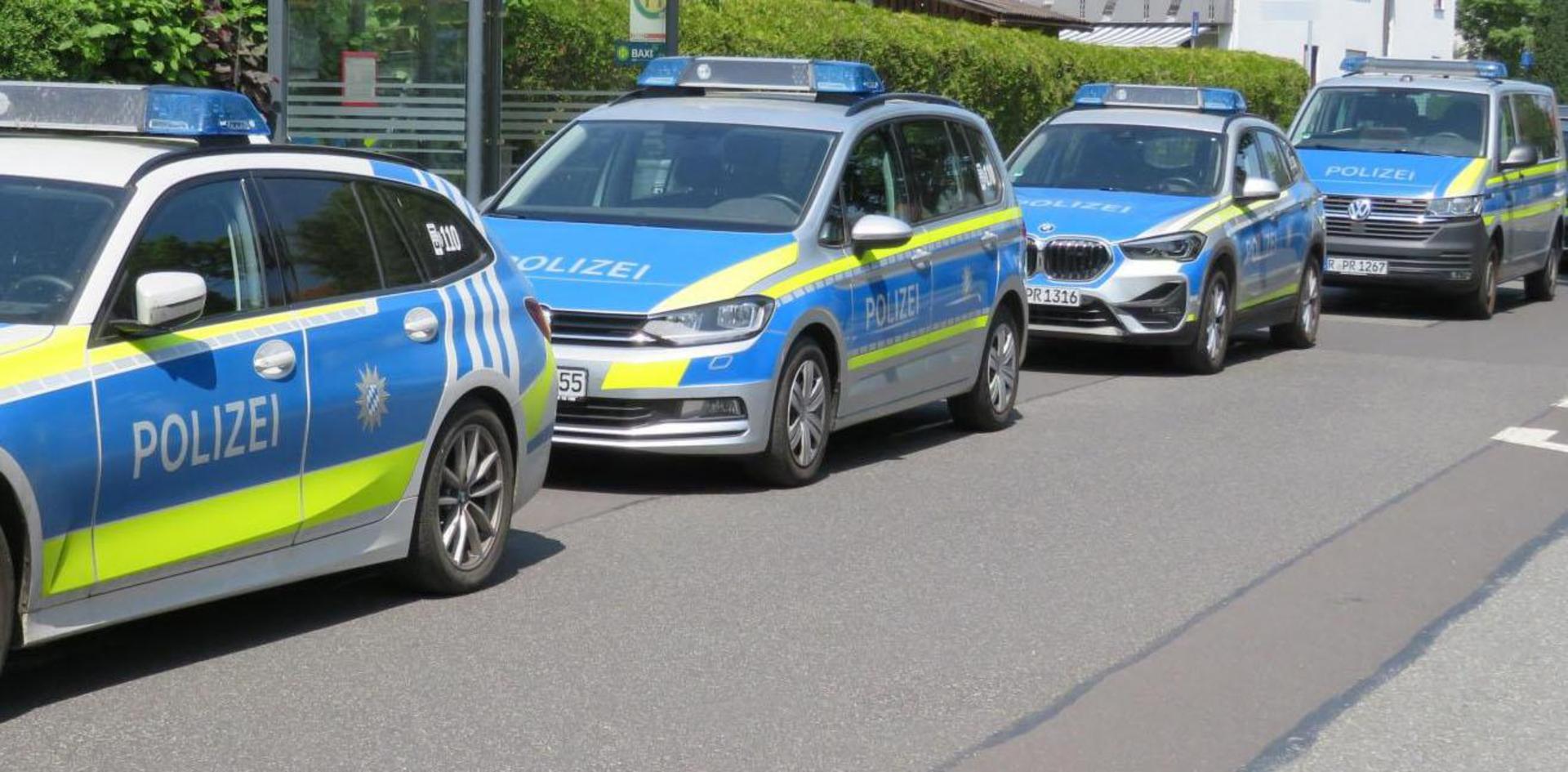 Ein Altenstädter schießt mit dem Luftgewehr um sich und stürmt schlussendlich auf zwei Beamte zu. Die Polizisten konnten den Mann festnehmen. (Bild: adj)