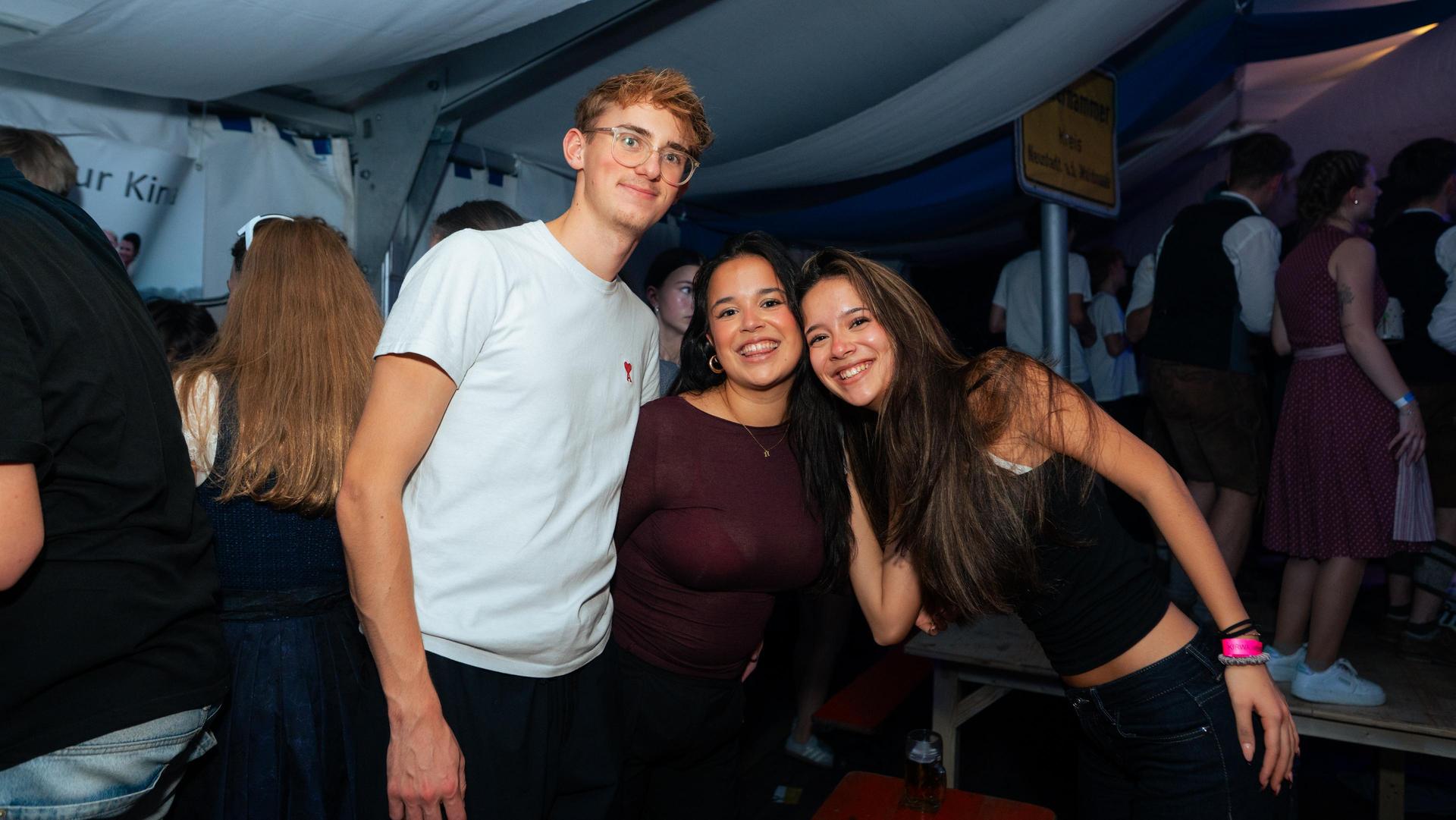 Mit Freunden feiert es sich noch am Schönsten. (Bild: Hannes Stock)