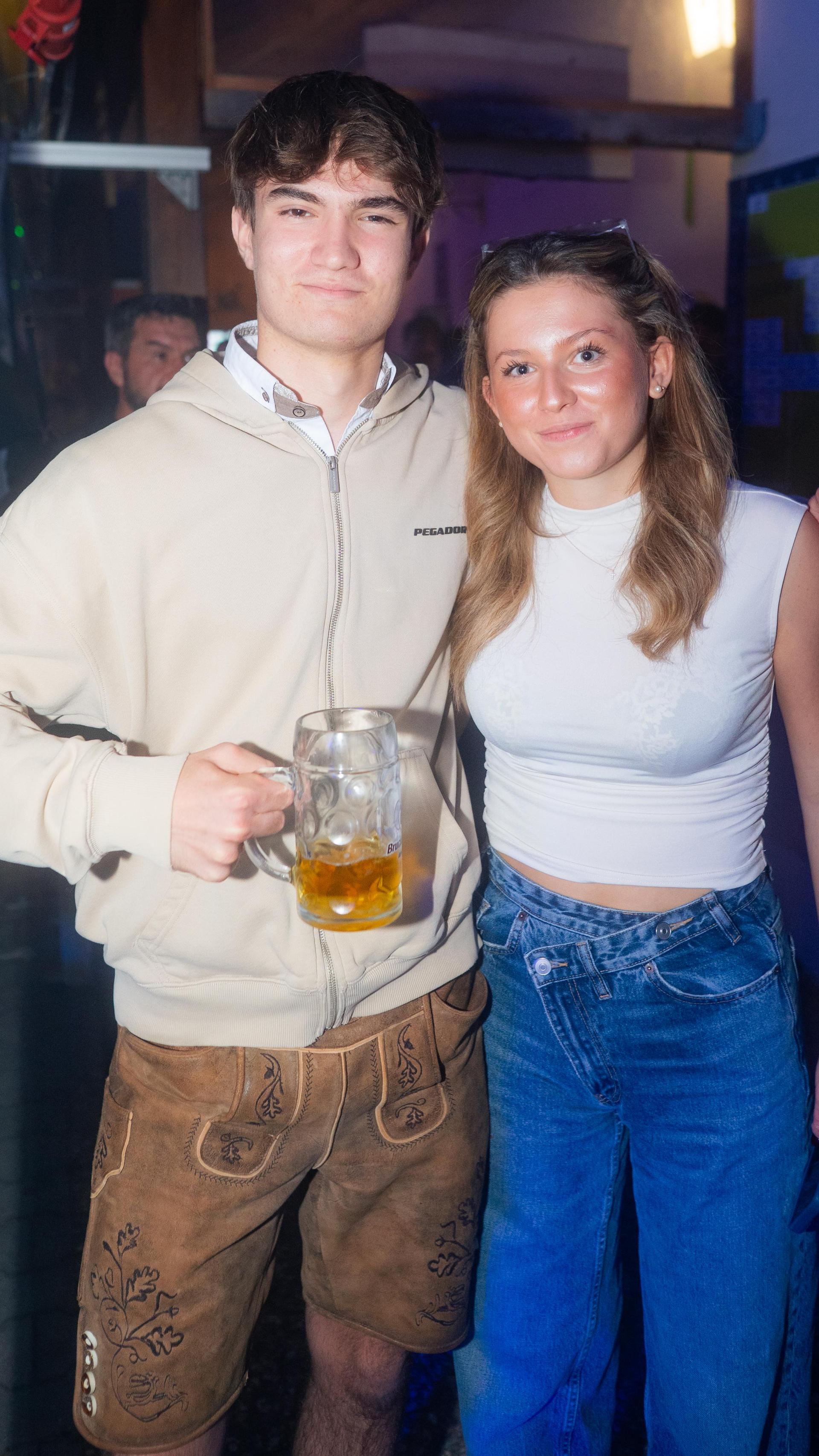 Beim Kirwa-Special der Etzenrichter Kirwa sorgte die Band „RUNDUMADUM” für Stimmung.  (Bild: Hannes Stock)