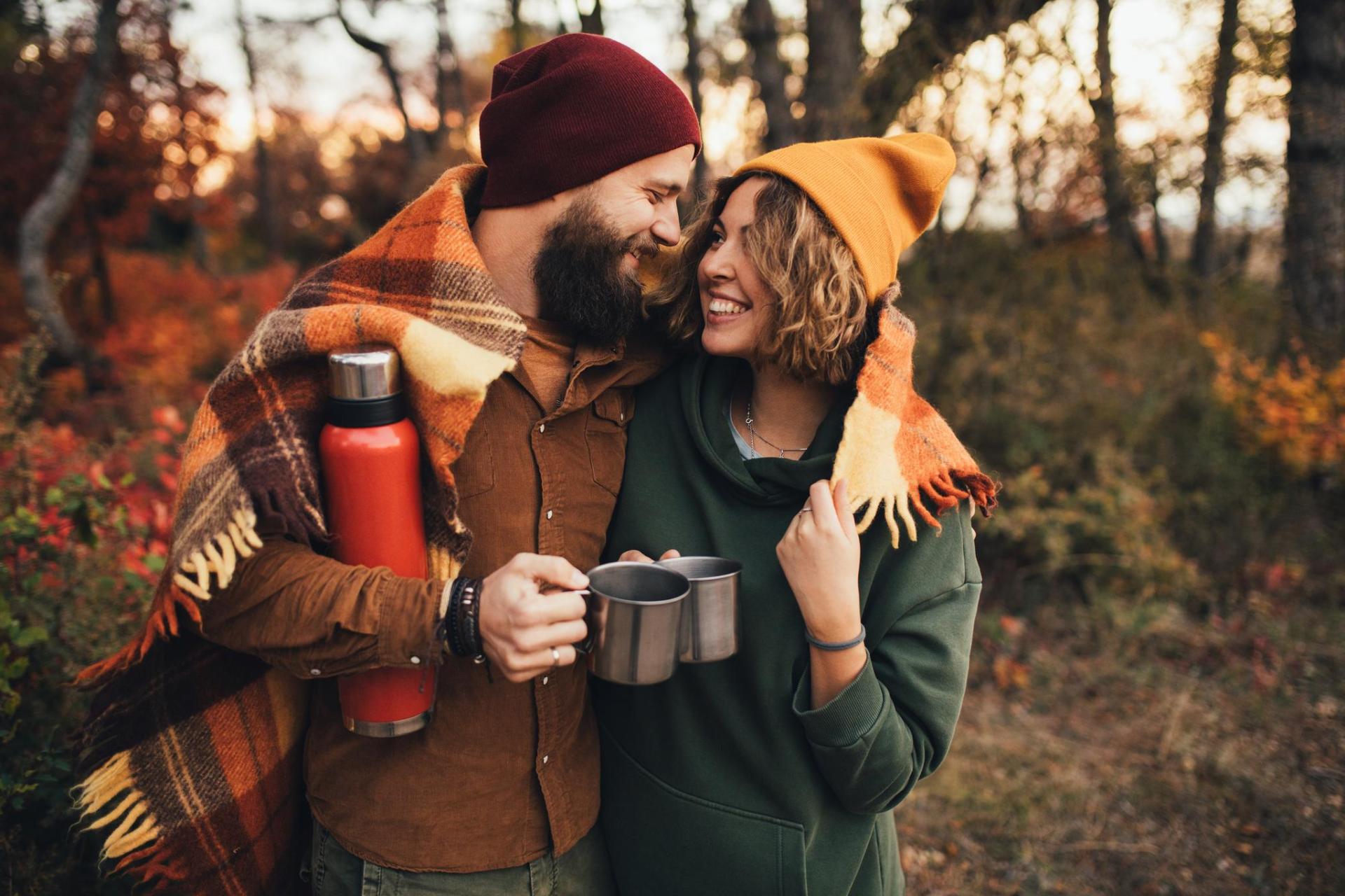 Es muss nicht immer Sommer sein: Auch im Herbst können Singles wunderbare Dates erleben. (Bild: exb)