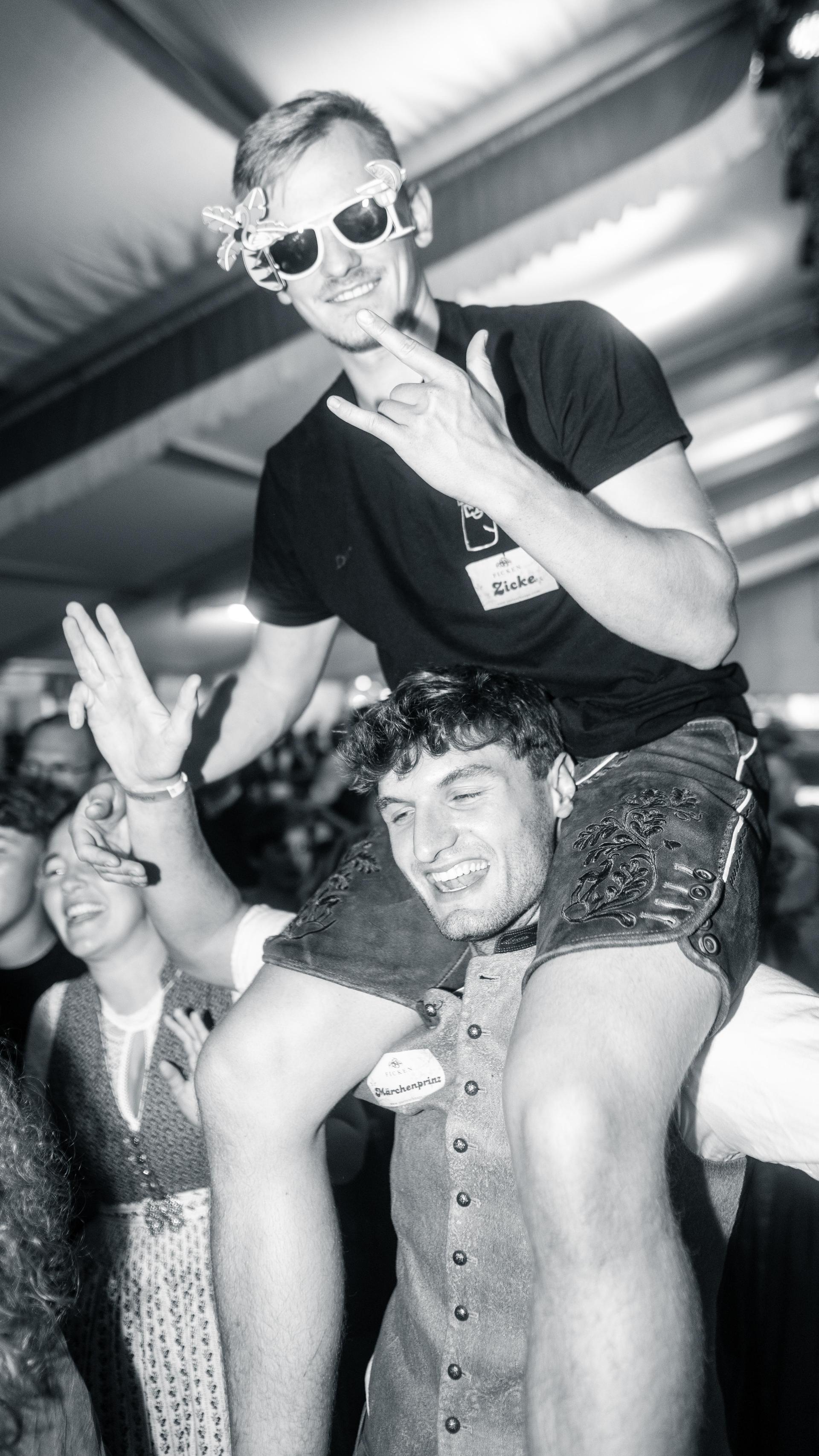 Wernberg feiert Kirwa, die Stoapfälzer Spitzbuam liefern die Musik zum Fest. (Bild: Hannes Stock)