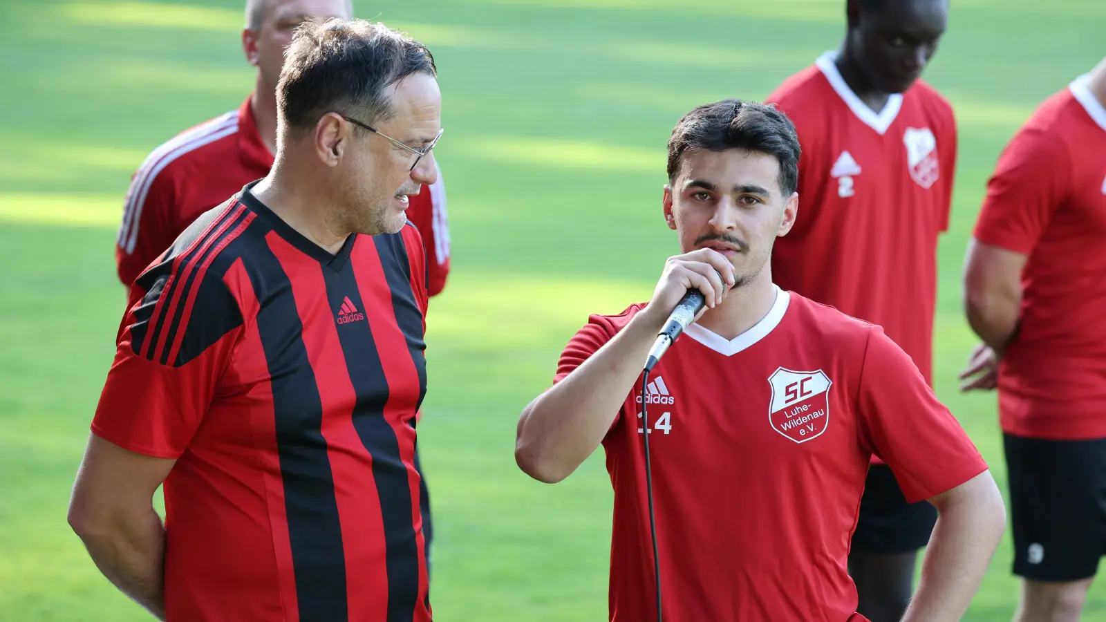 Odijoni Anushervoni (rechts) steht dem SC Luhe-Wildenau ab sofort nicht mehr zur Verfügung. (Archivbild: Dieter Jäschke)