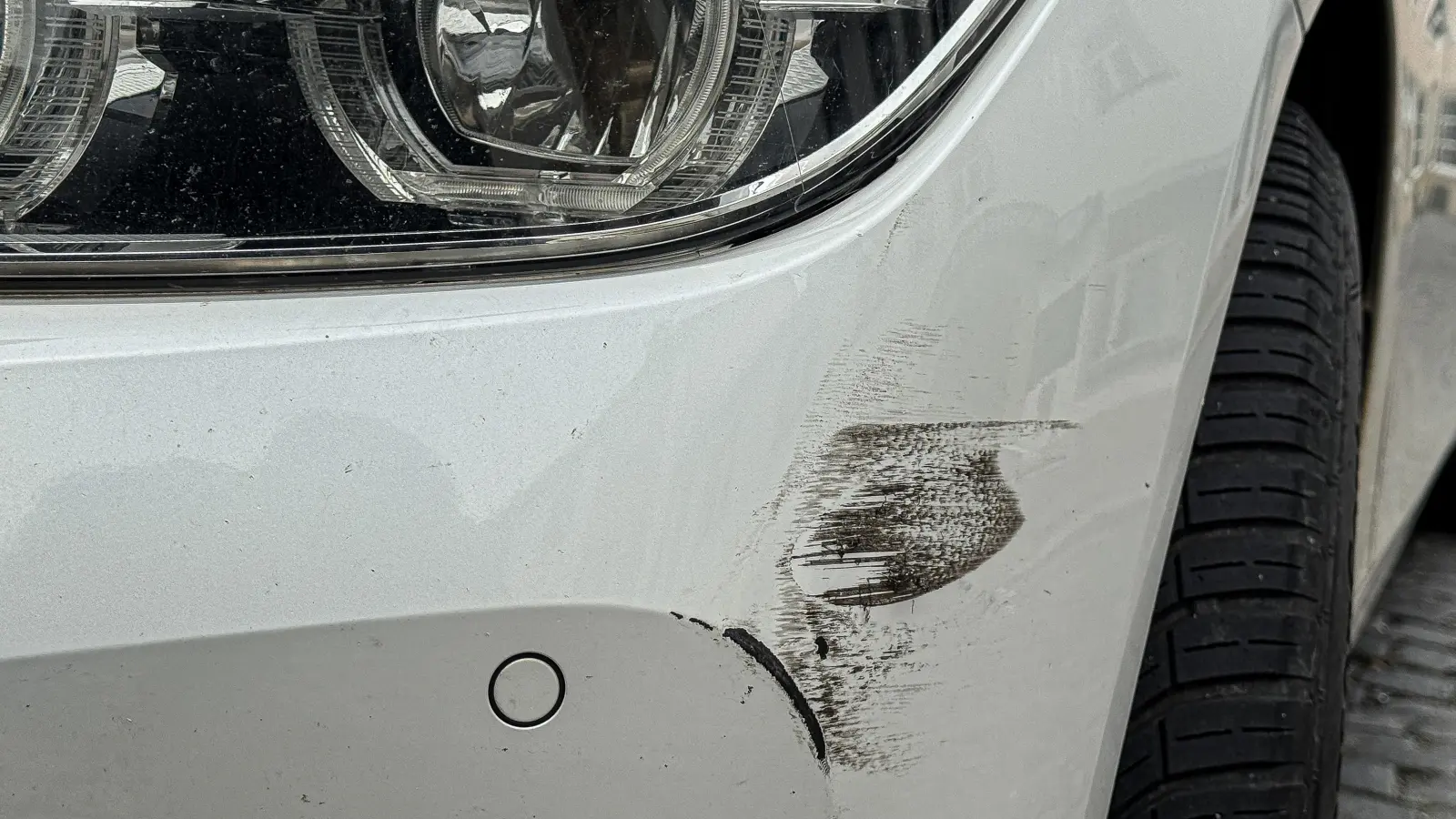 In Weiden wird ein Audi A4 angefahren und der Verursacher flüchtet. Die Polizei sucht Zeugen. (Symbolbild: Stephan Huber)