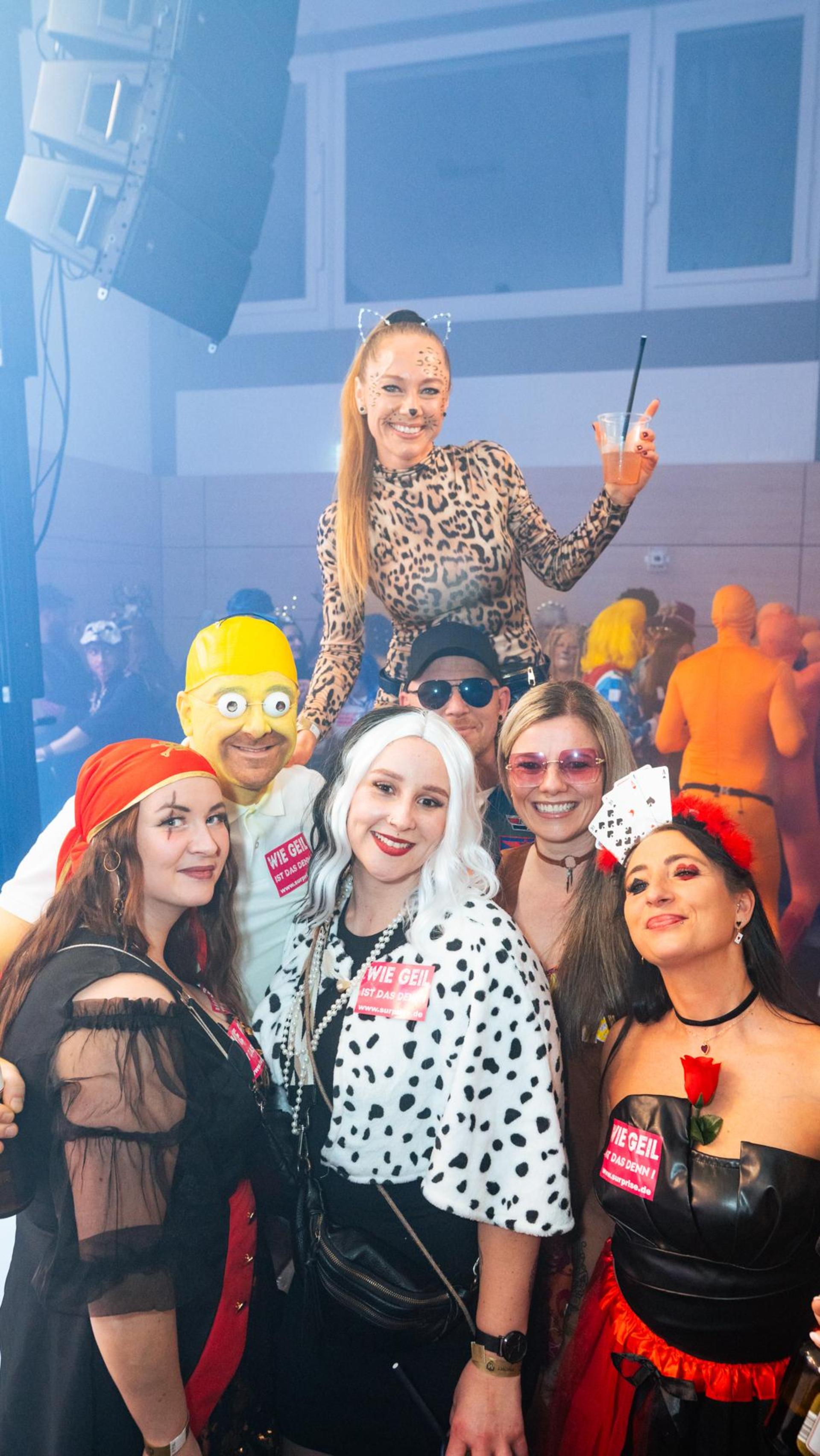 Am Sportlerball in Schirmitz gings mit Vollgas weiter im Faschingstreiben.  (Bild: Hannes Stock)