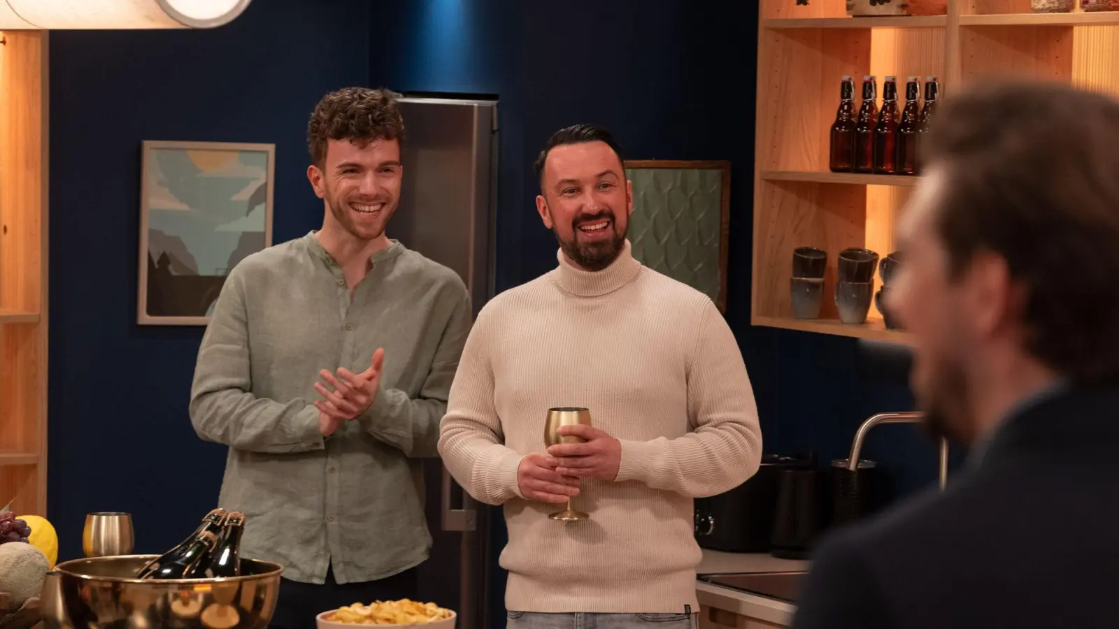 Die neue Staffel von „Love is Blind Germany” startet auf Netflix. (Bild: Paul Hepper/Netflix/dpa)