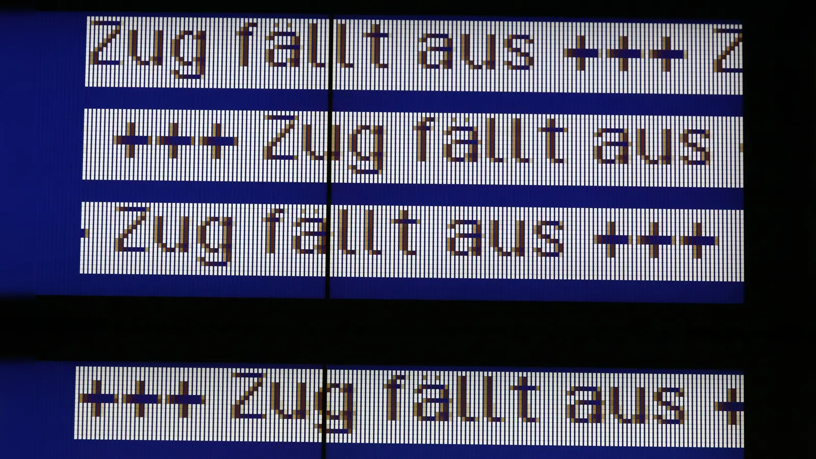 Überraschende Zugausfälle sorgen für lange Wartezeiten. (Symbolbild: Bernd Wüstneck / dpa)