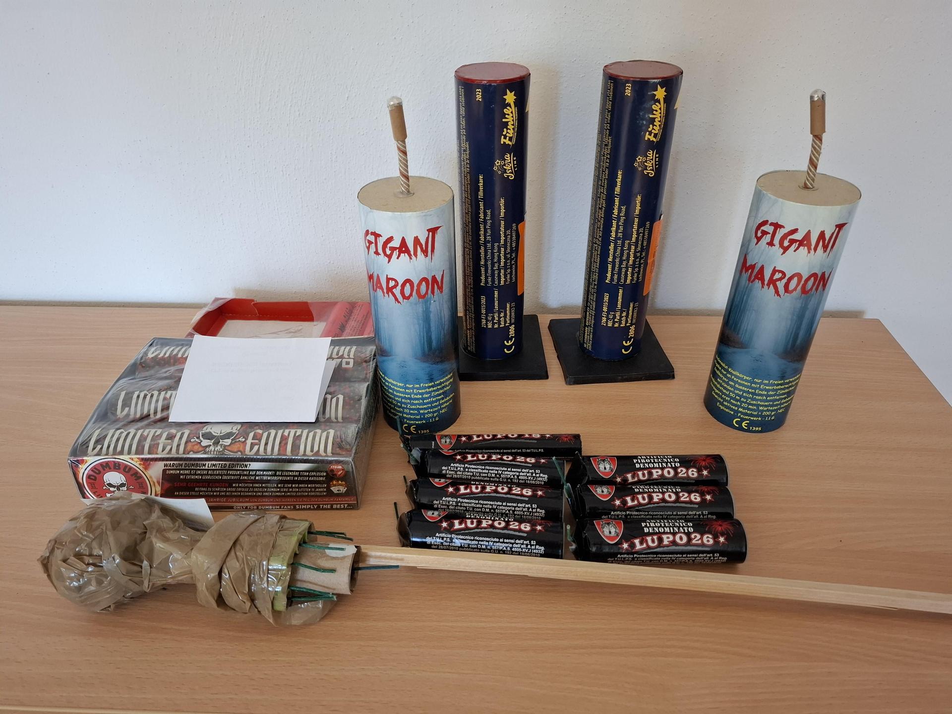 Bei einer Großrazzia in Oberfranken hat die Polizei illegales Feuerwerk sichergestellt. (Bild: Polizei Oberfranken)