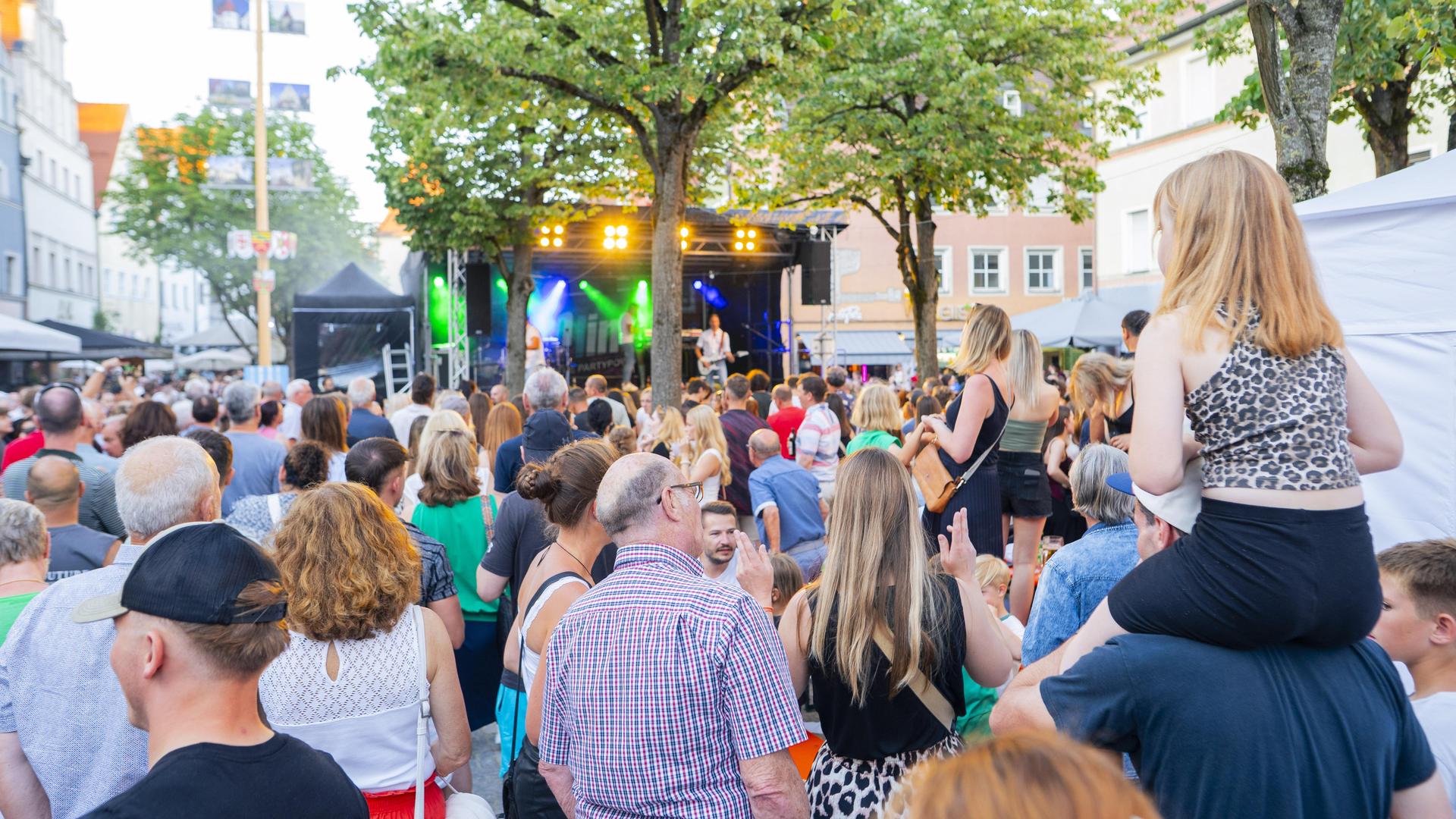 Bürgerfest-Samstag in Weiden: Die Fotos vom Unteren Markt. (Bild: Hannes Stock)