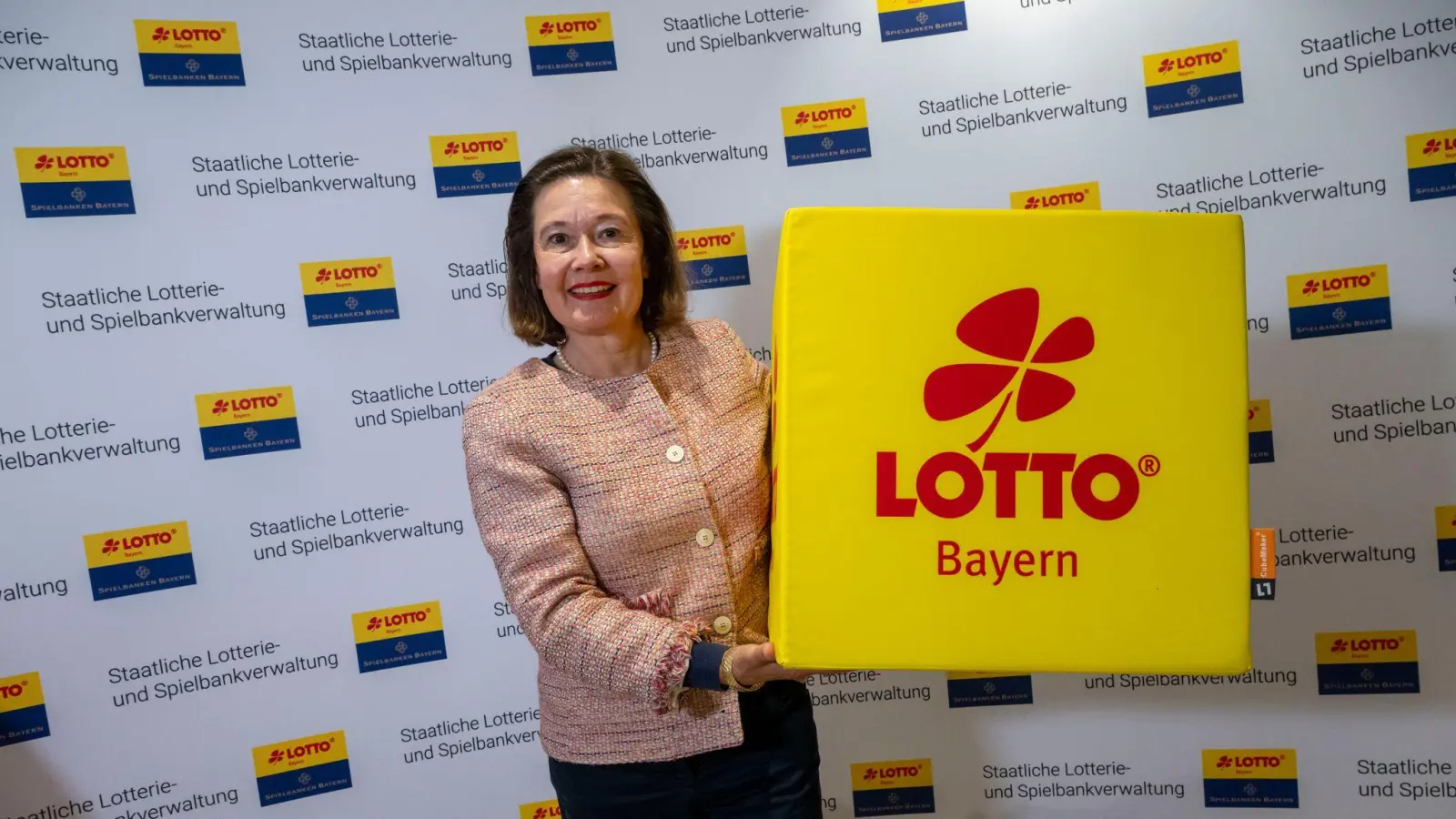 Die Präsidentin der Staatlichen Lotterie- und Spielbankverwaltung, Carolin Kerschbaumer, stellte die Halbjahresbilanz in München vor. (Bild: Peter Kneffel/dpa)