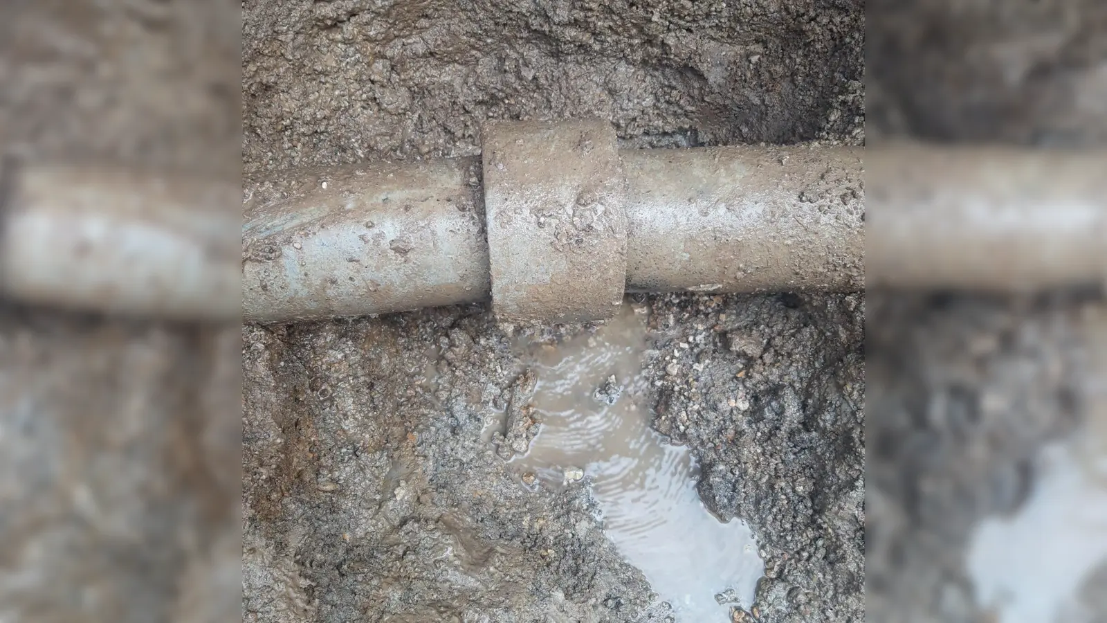 Nach Problemen mit dem Wasserleitungssystem muss in Theisseil weiterhin das Wasser abgekocht werden. (Archivbild: wro)