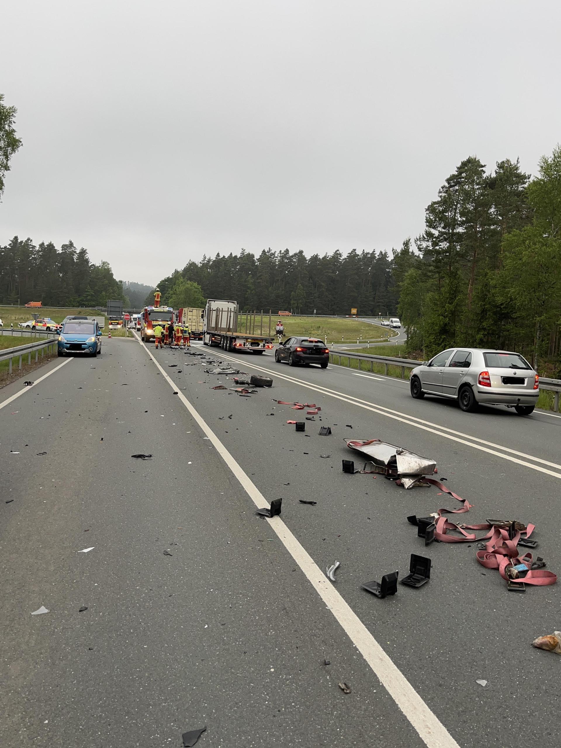 Auf der Bundesstraße 470 ereignete sich am Dienstagmorgen ein Unfall. (Bild: PI Neustadt a.d.Waldnaab/Franz/exb)