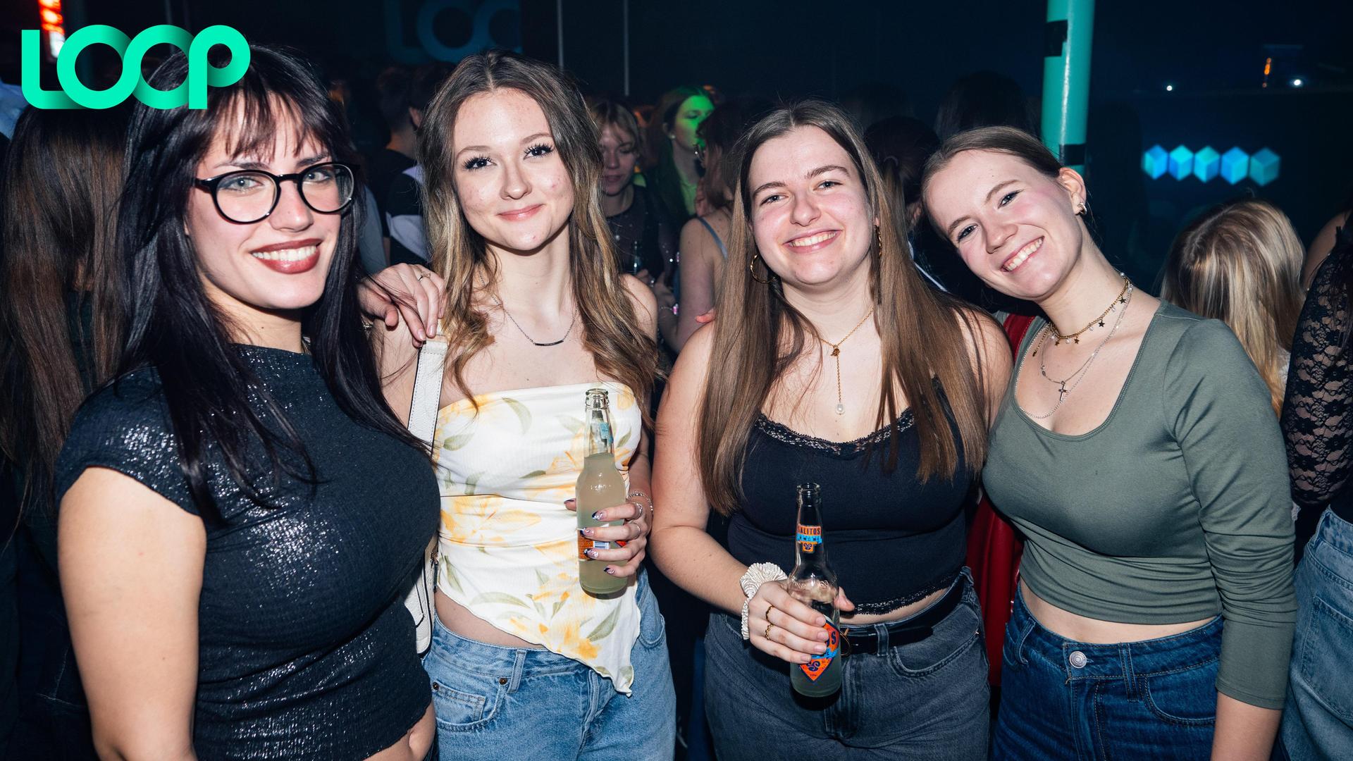 „Dark Glamour New Years Party”: Das war das Motto bei der Party am Freitag im Loop Weiden. (Bild: Hannes Stock)