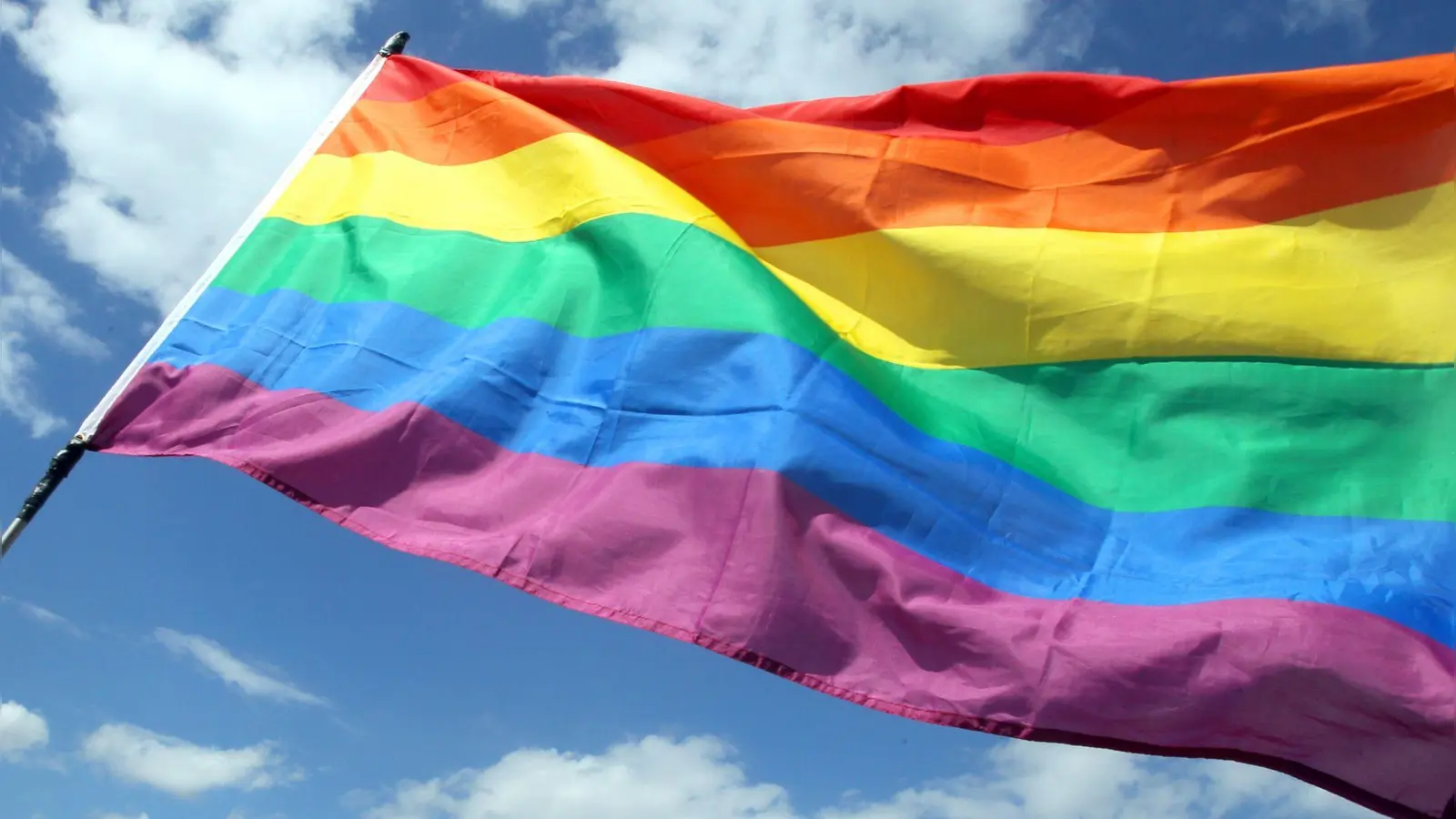 Die CSD-Demos richten sich gegen Diskriminierung und Menschenfeindlichkeit. (Symbolbild) (Bild: Wolfgang Kumm/dpa)