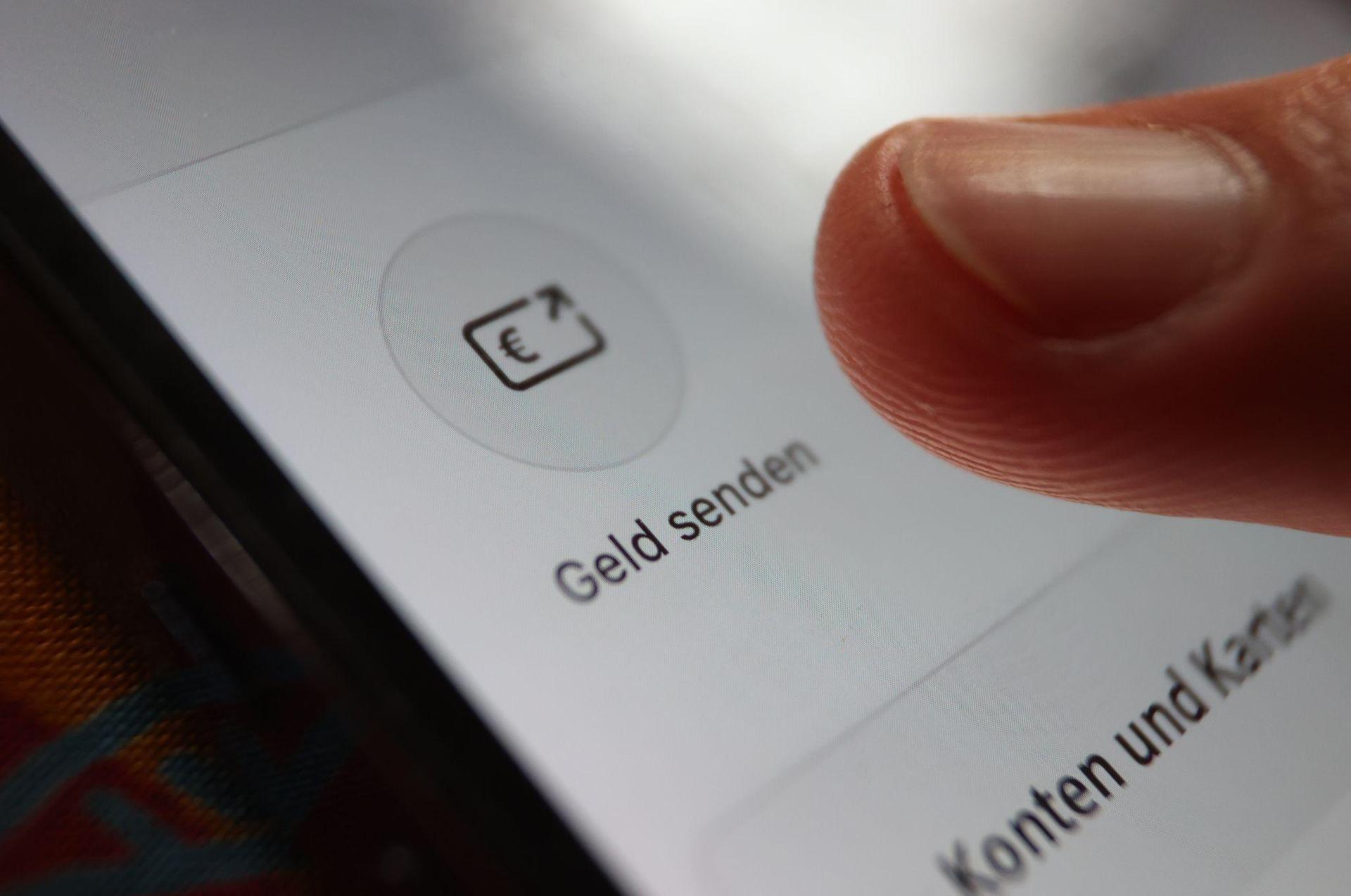 Das von einem Zusammenschluss europäischer Banken gestartete Bezahlsystem Wero soll noch in diesem Jahr auch für Online-Einkäufe genutzt werden können. (Symbolbild)  (Bild: Karl-Josef Hildenbrand/dpa)