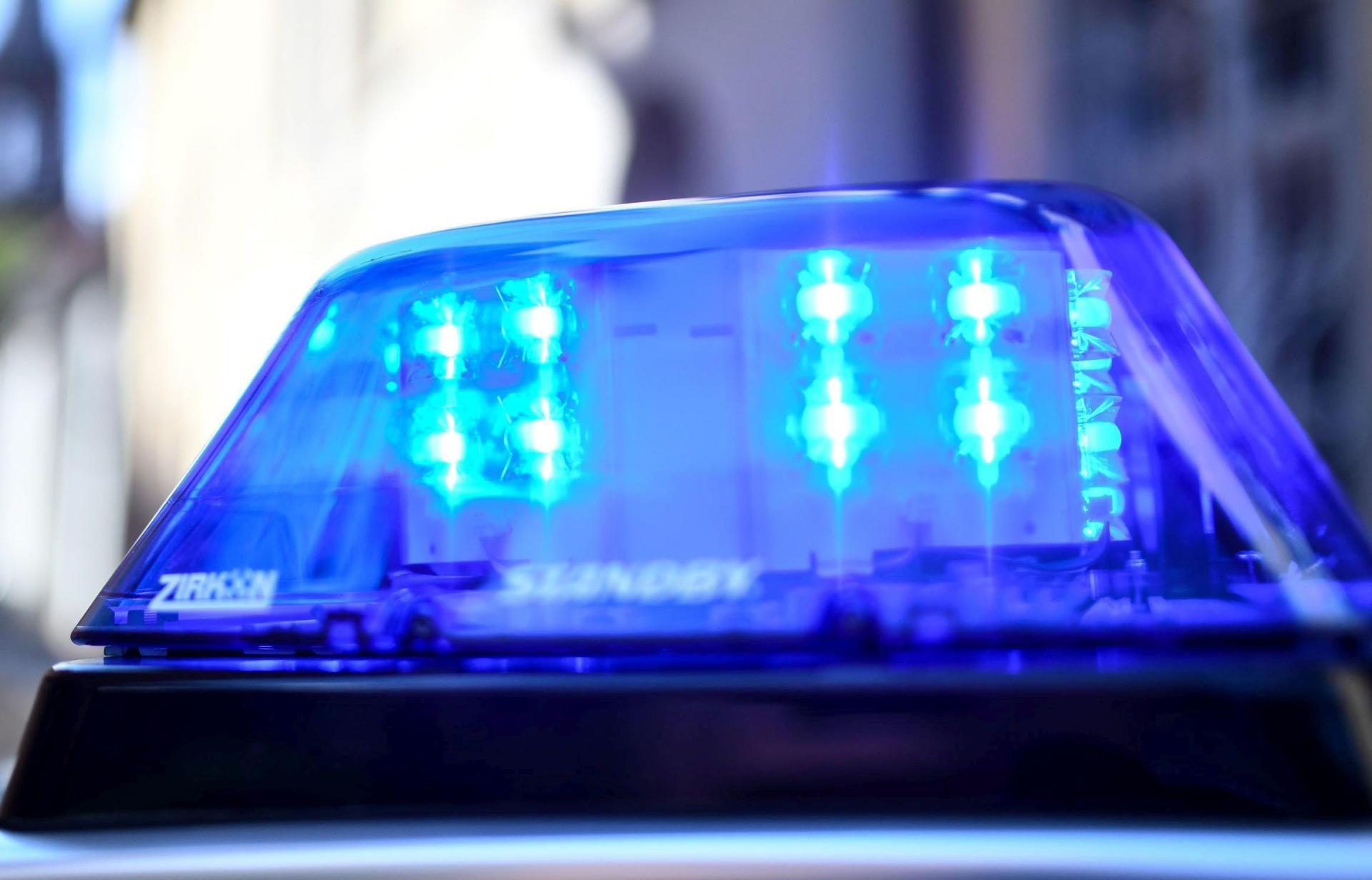 Einen Einbruch in einen Wohnwagen meldet die Polizei. (Symbolbild: Patrick Seeger/dpa)