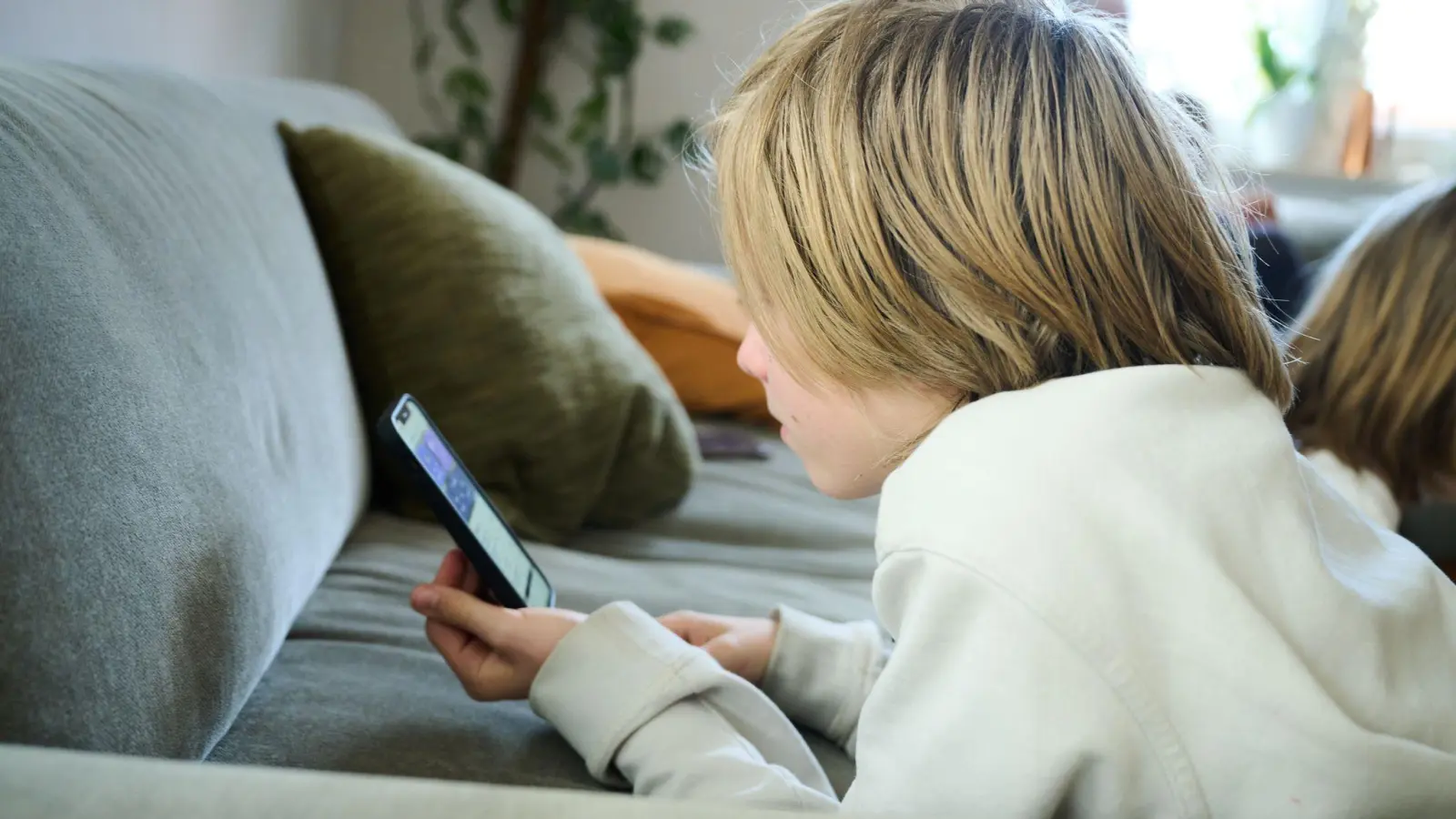 Aus dem „NEW Real Talk” entstand eine Liste, über die sich Kinder und Jugendliche gezielt Freizeitangebote aus der Region anschauen können.  (Symbolbild: Annette Riedl/dpa)