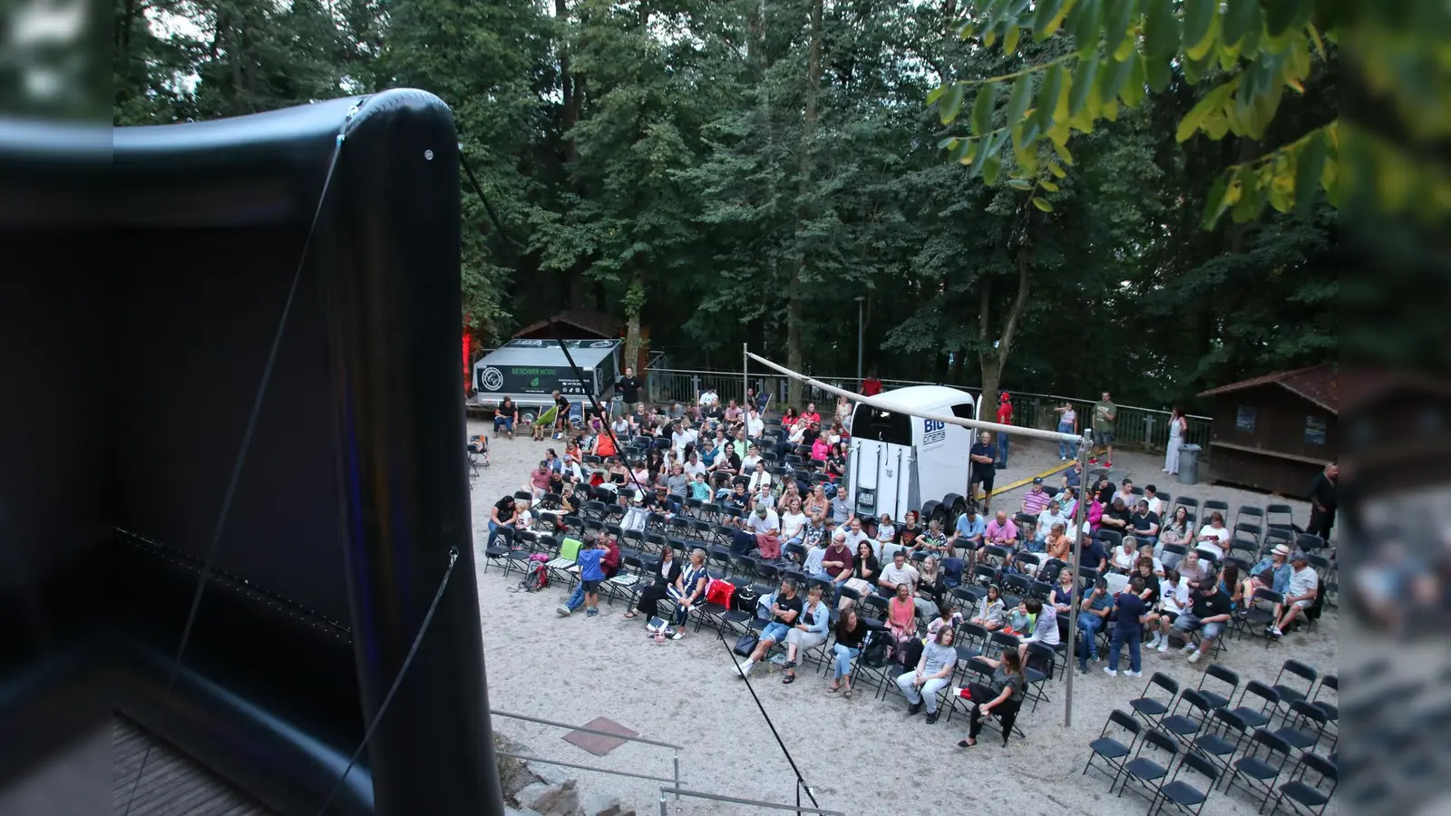 In diesem Jahr gibt es wieder ein „Schlemmer-Open-Air-Kino” in Grafenwöhr. Es findet vom 18. bis 23. August auf der Naturbühne Schönberg statt. Gezeigt wird unter anderem der neue Eberhofer-Krimi „Steckerlfisch Fiasko”.  (Archivbild: Stefan Neidl)