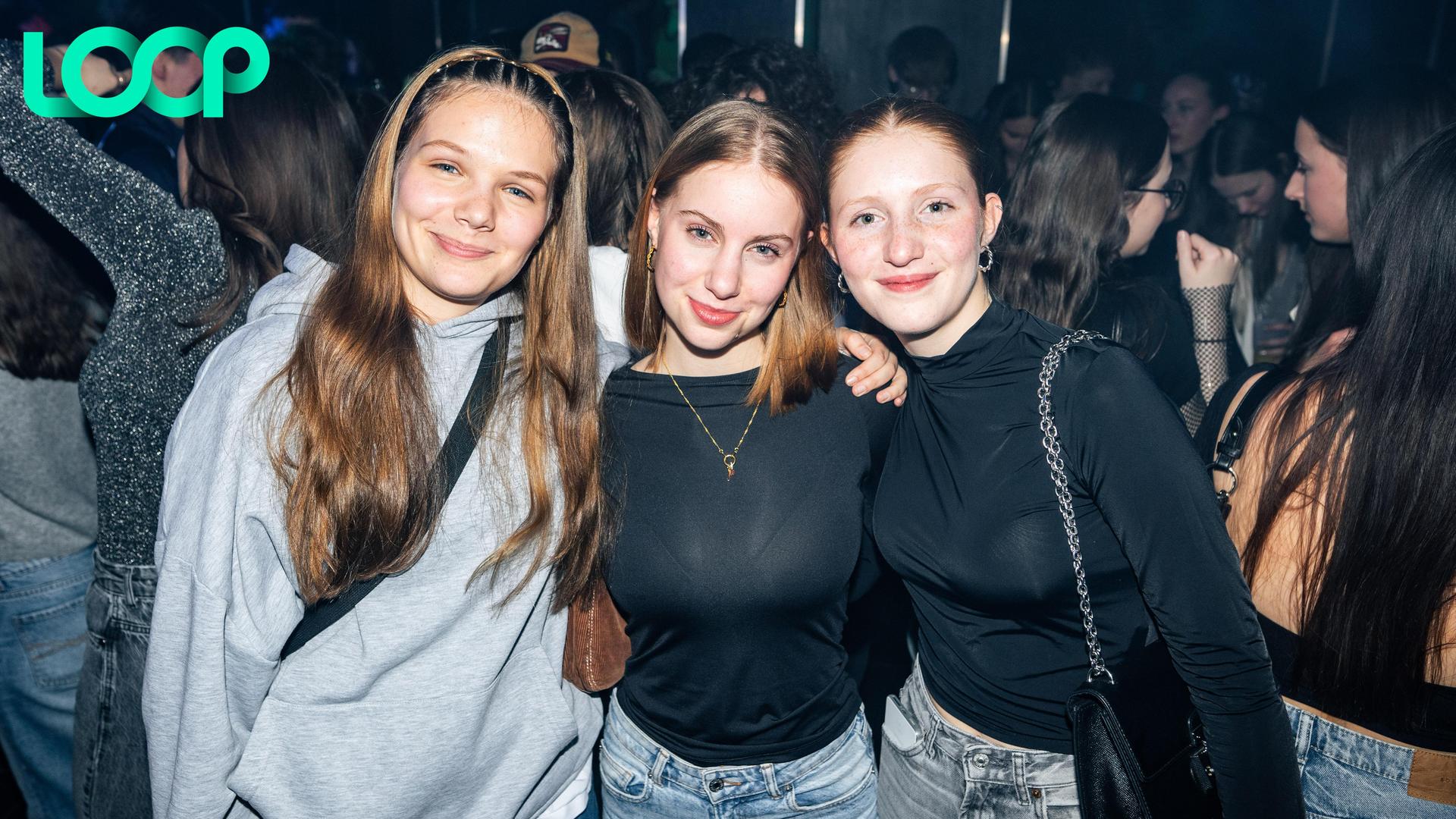 „Dark Glamour New Years Party”: Das war das Motto bei der Party am Freitag im Loop Weiden. (Bild: Hannes Stock)