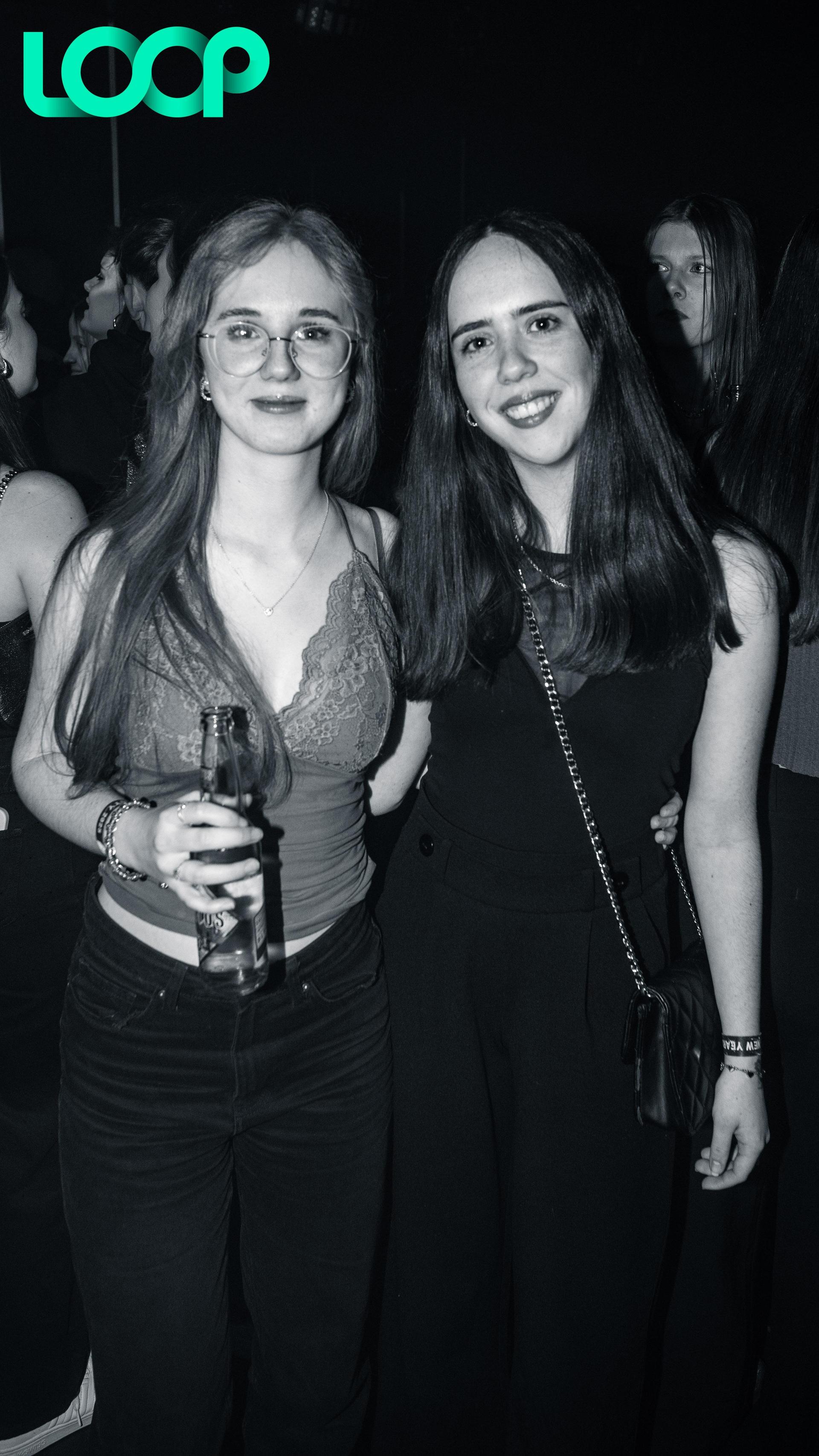 „Dark Glamour New Years Party”: Das war das Motto bei der Party am Freitag im Loop Weiden. (Bild: Hannes Stock)