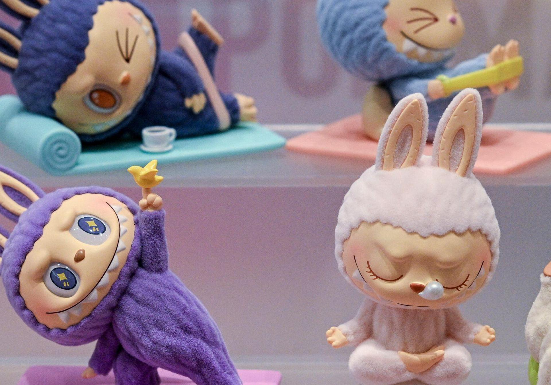  Labubu-Plüschfiguren sind bei Sammlern begehrt. Nun ist auch ein Film über das Monster geplant. (Archivbild: Jens Kalaene/dpa/dpa-tmn)