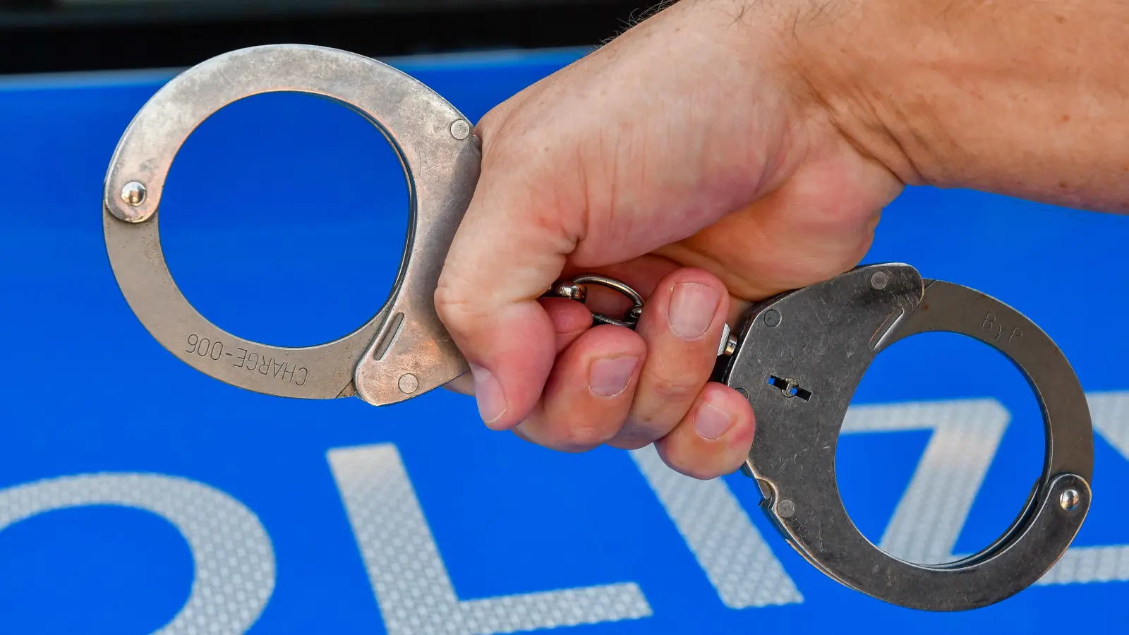 Die Bundespolizei nimmt am Wochenende bei verstärkten Grenzkontrollen drei gesuchte Straftäter fest. Elf Personen dürfen nicht nach Deutschland einreisen.  (Bild: Petra Hartl)