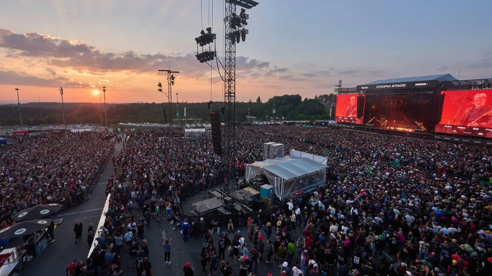 Mehr Menschen als je zuvor: Beim Jubiläum im Juni erwartet „Rock am Ring“ einen Besucherrekord. (Archivbild) (Bild: Thomas Frey/dpa)