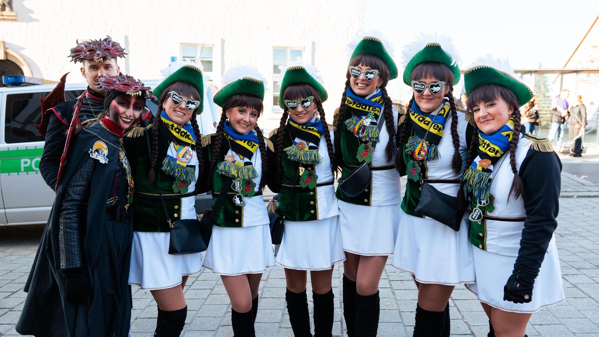 Erst Faschingszug, dann Afterparty in Neustadt. Wir haben die Bilder.  (Bild: Hannes Stock)